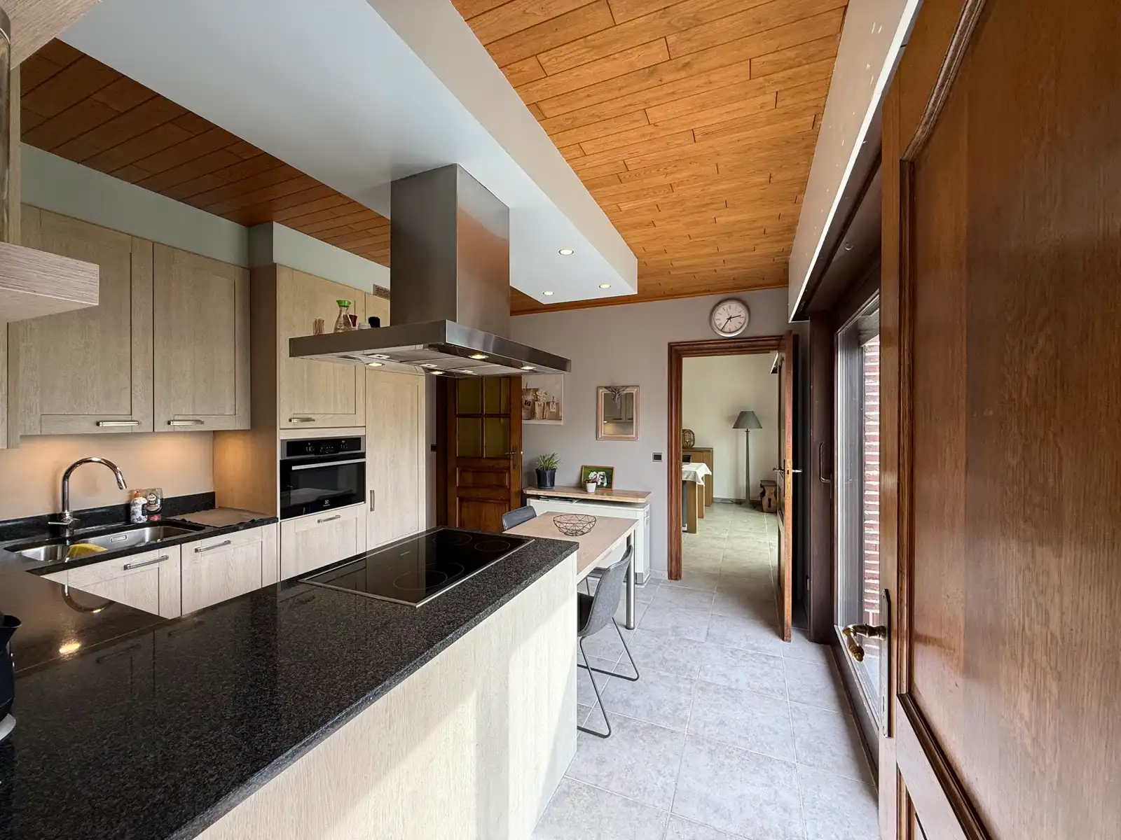 Villa met 4 slaapkamers en zongerichte tuin foto 8