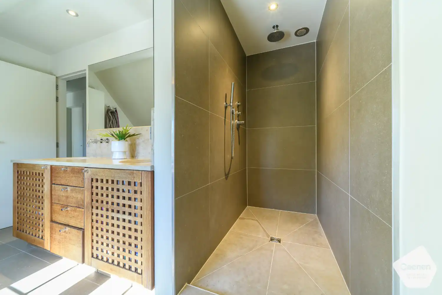 Exclusieve villa in het gegeerde Dumontwijk – luxe, rust en comfort op wandelafstand van zee foto 12
