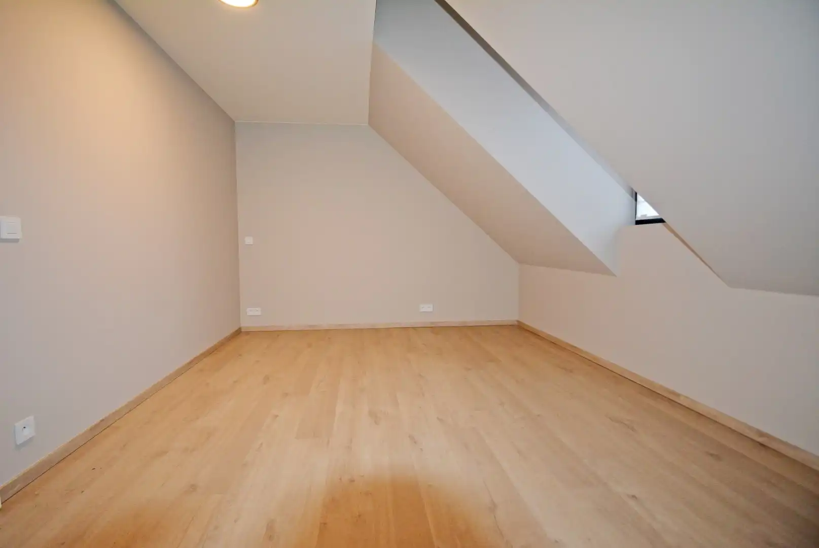 Moderne nieuwbouwwoning te huur in centrum Koolkerke. foto 11