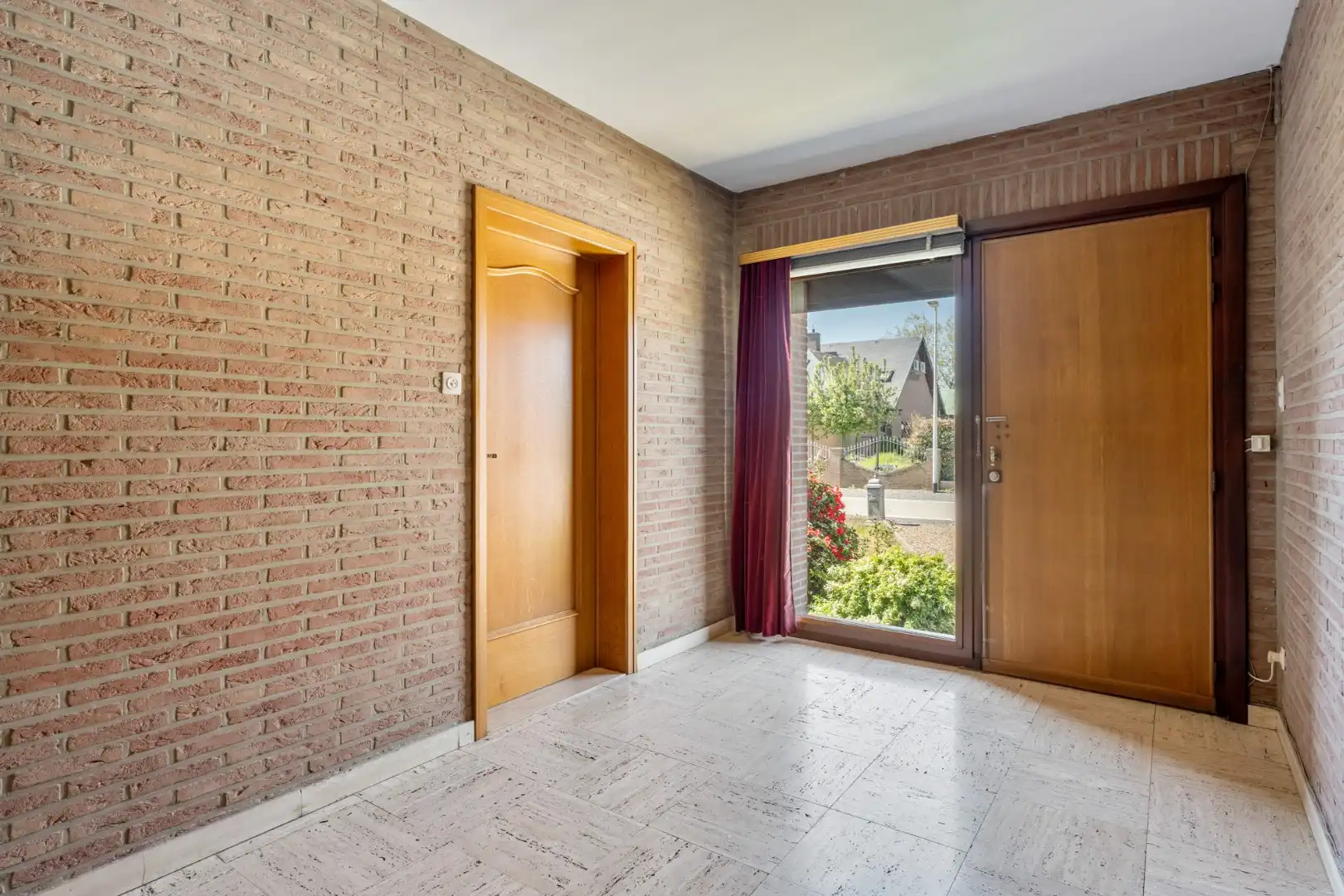 Gelijkvloerse gezinswoning op een ruim perceel van 9a51ca op een rustige locatie met uitzicht op achterliggende weilanden!  foto 5