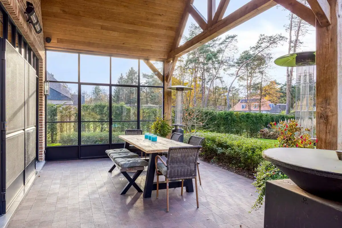 Ruim ingedeelde en kwalitatief afgewerkte villa op een mooi perceel met naastgelegen bouwgrond. foto 13