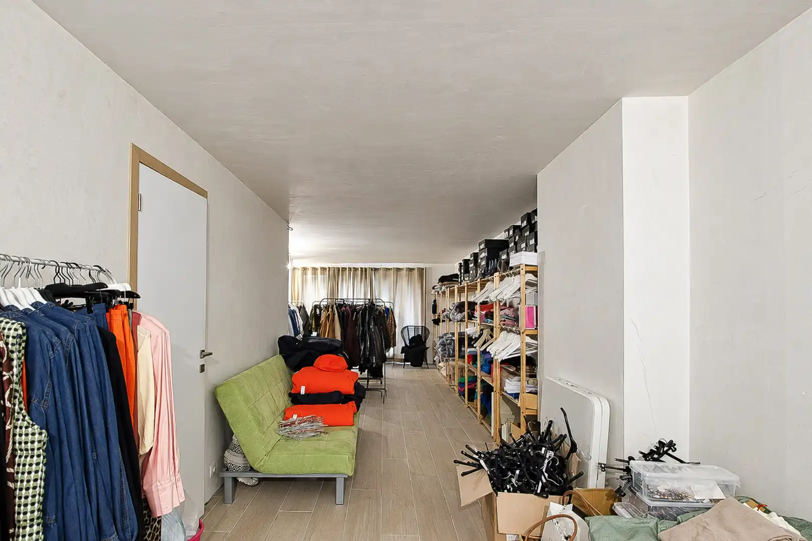Moderne winkel met hoge plafonds te huur Lippenslaan 333 (vanaf 1/4/2027) foto 11