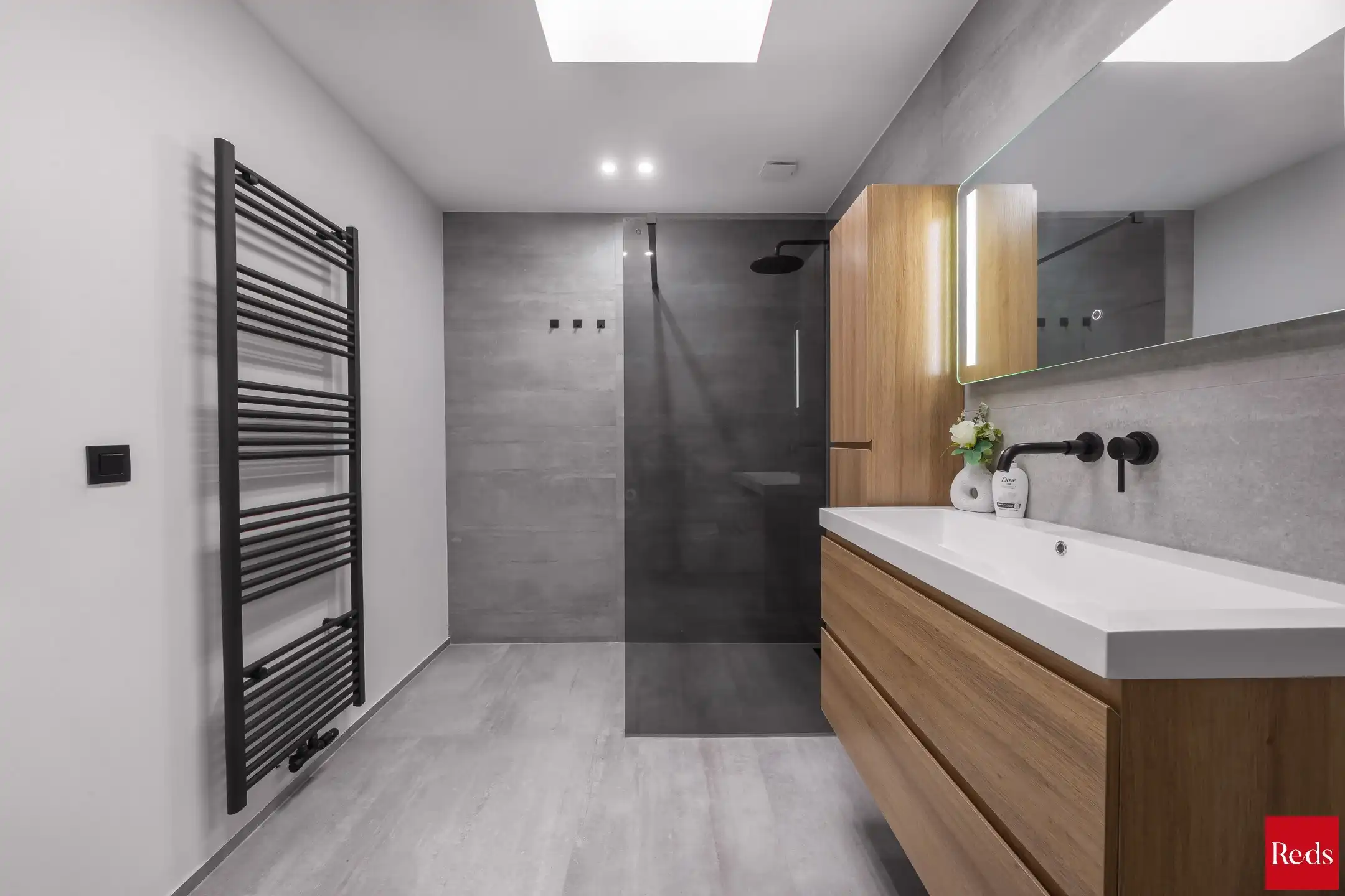 Volledig gerenoveerde woning in het hart van Wijnegem foto 23