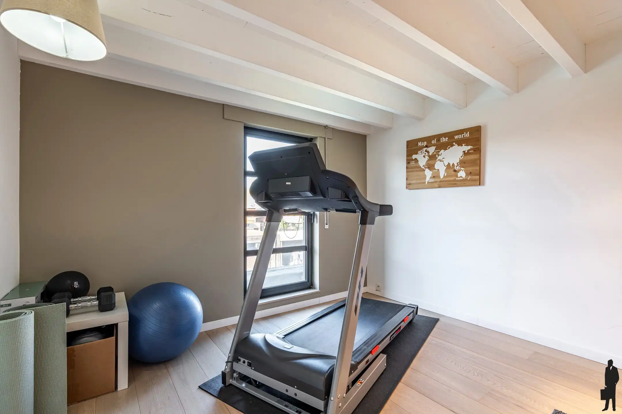 Hoogwaardig afgewerkte, ruime, recente woning met 5 slpk. foto 12