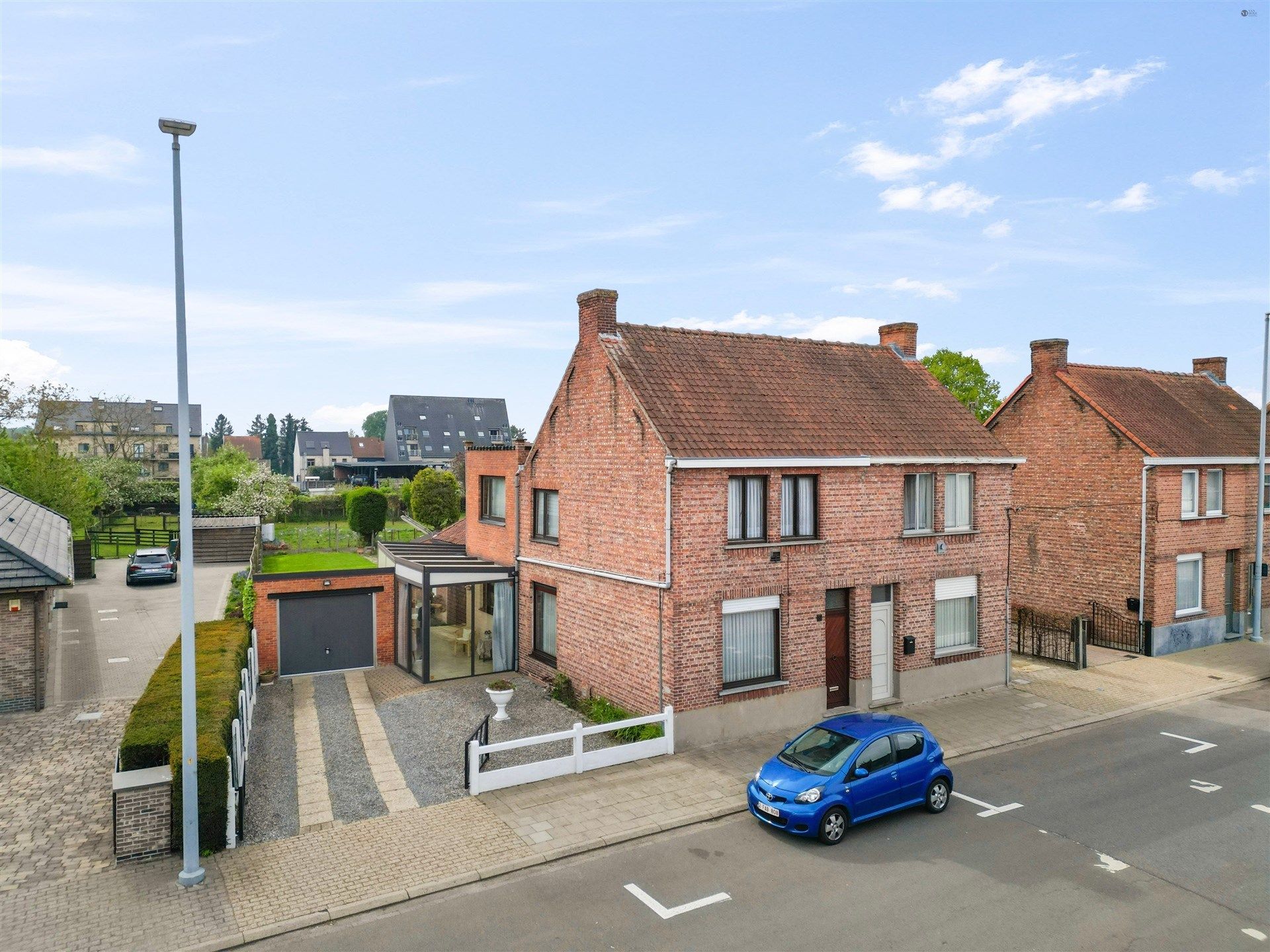 Hoofdfoto van de publicatie: Half open bebouwing op 378m² grond