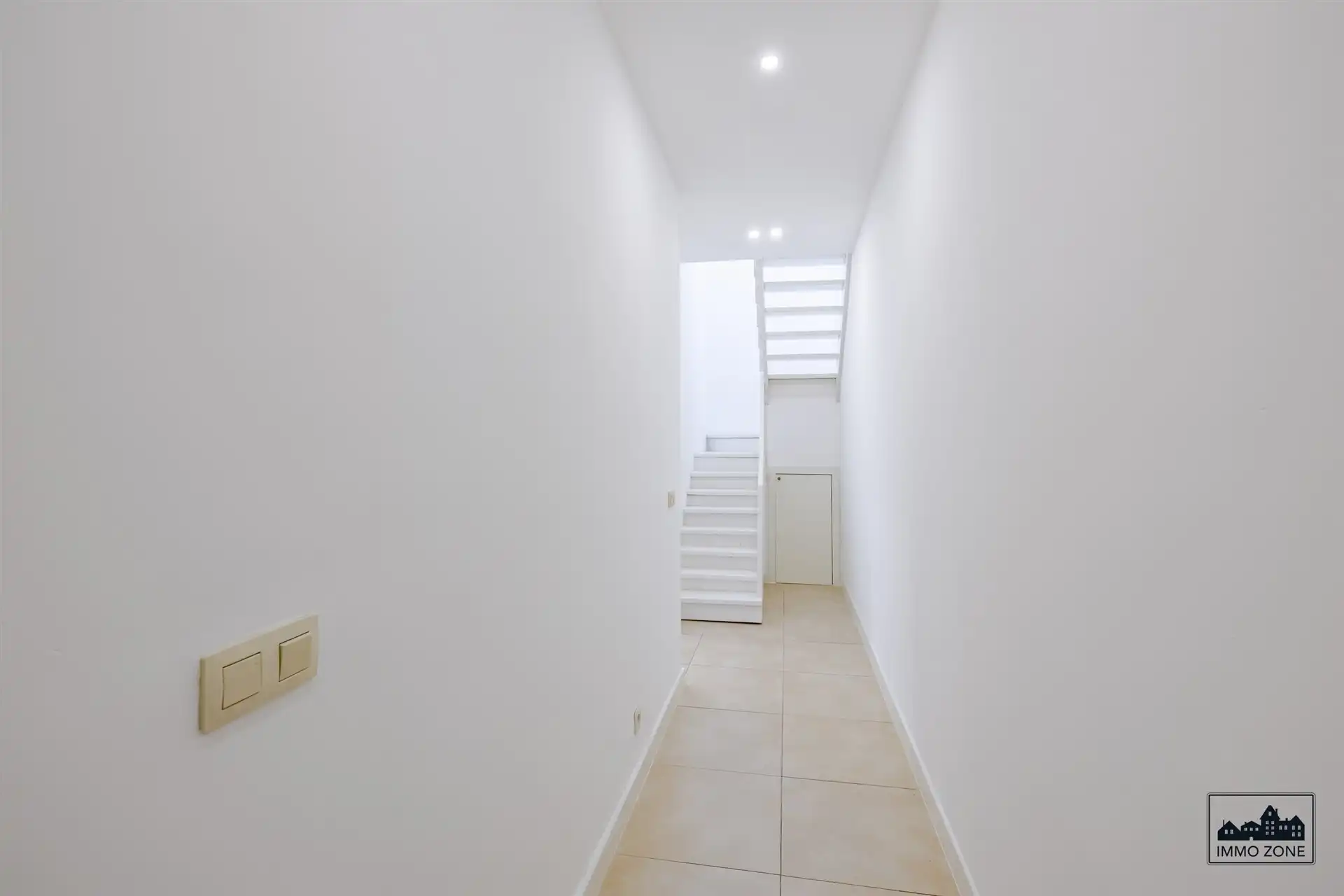 Gerenoveerde 4 slaapkamer woning foto 2