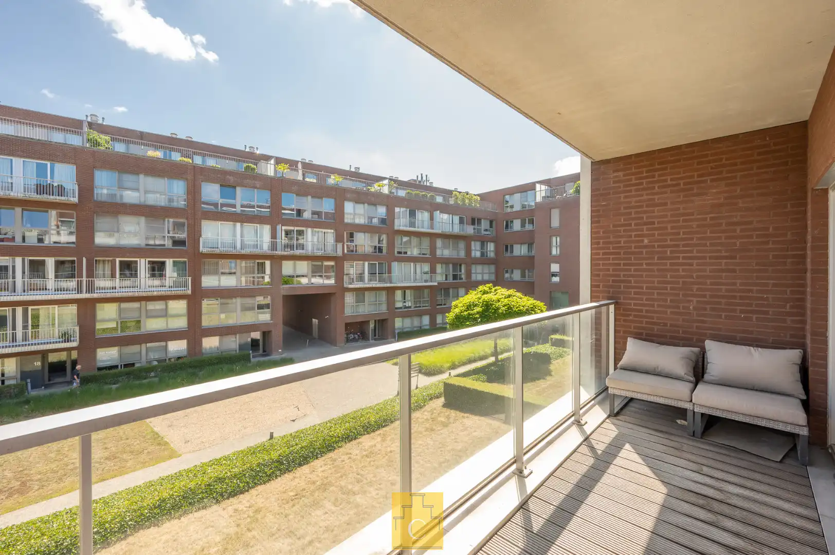 Appartement met subliem zicht, autostandplaats, 2  zonneterrassen, ruime privé-kelder, vooraan St Kruis foto 12