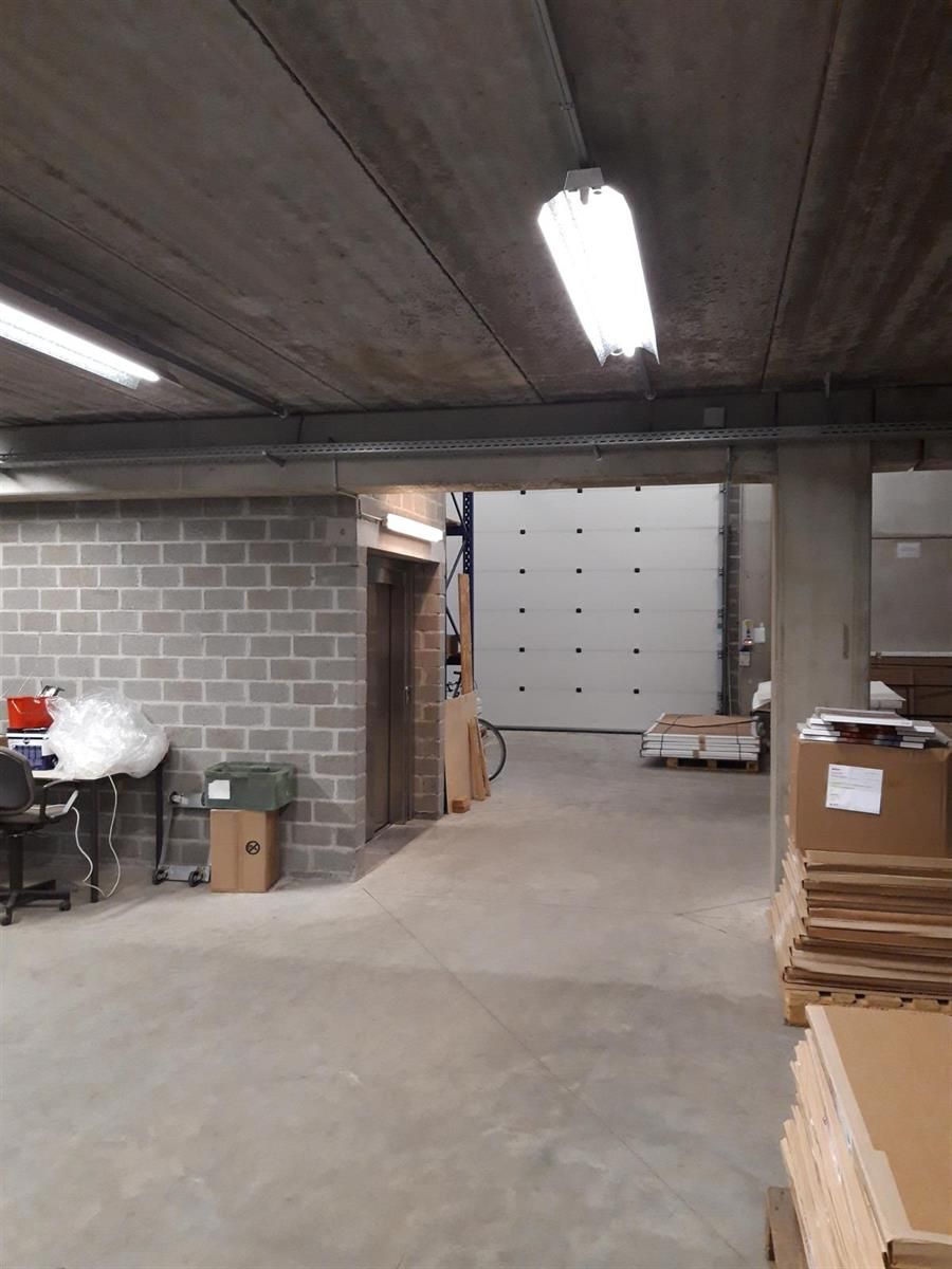 Magazijn, kantoren en toonzaal te huur in Aartselaar foto 11