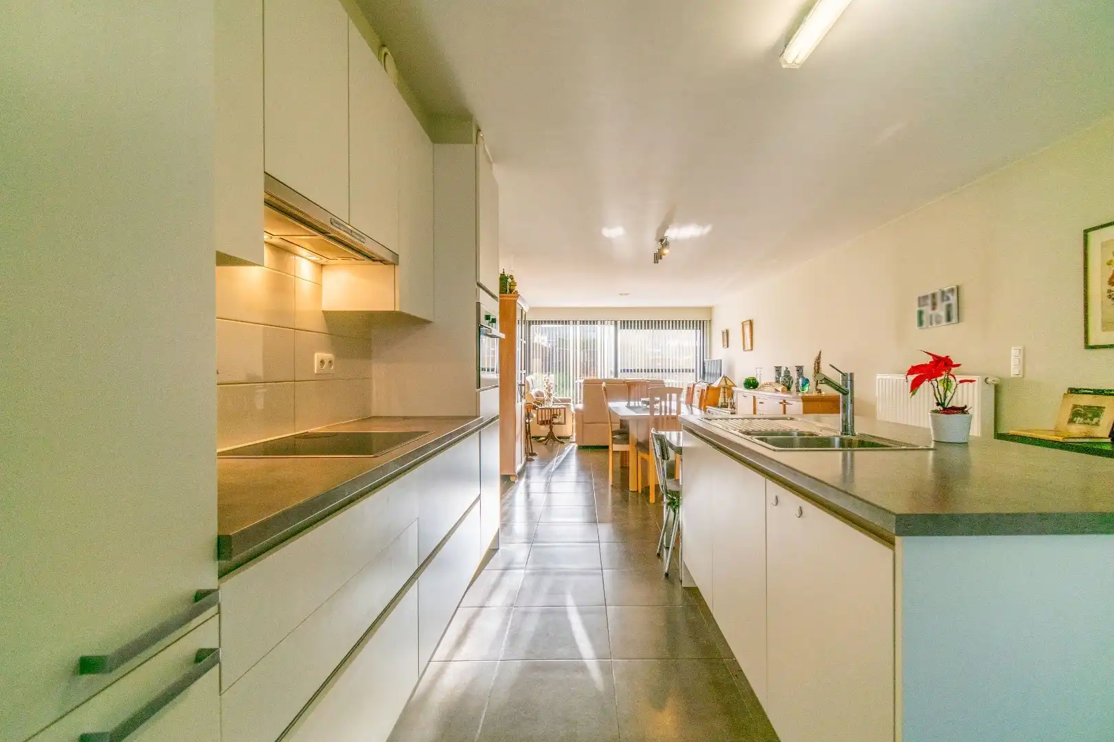APPARTEMENT MET 2 SLAAPKAMERS + BUREEL + TUIN! foto 6
