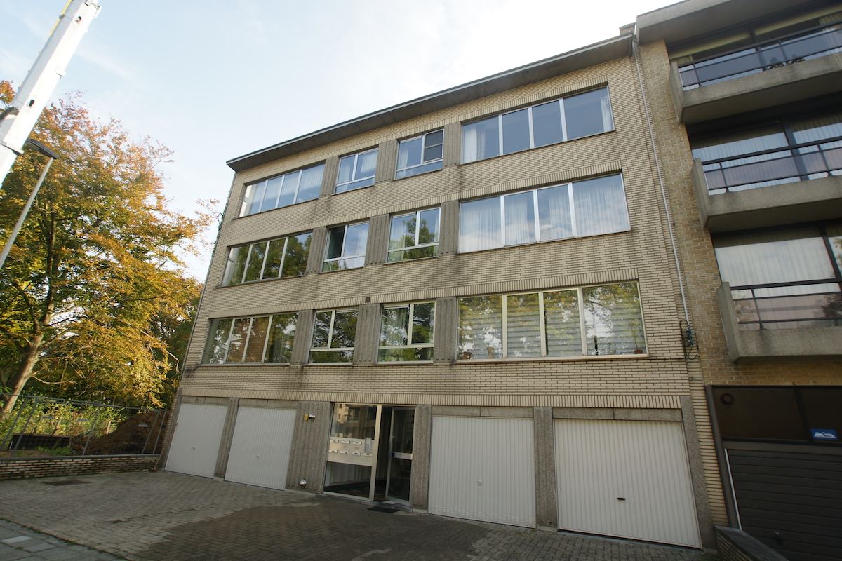 Ruim dakappartement met terras foto {{pictureIndex}}