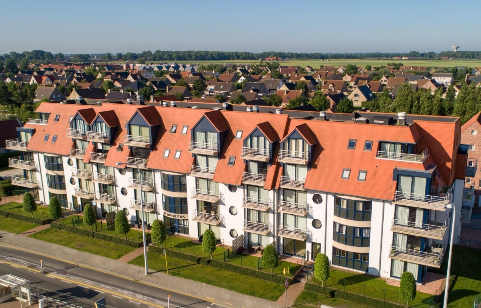 Instapklaar appartement met ruim terras te Nieuwpoort foto {{pictureIndex}}