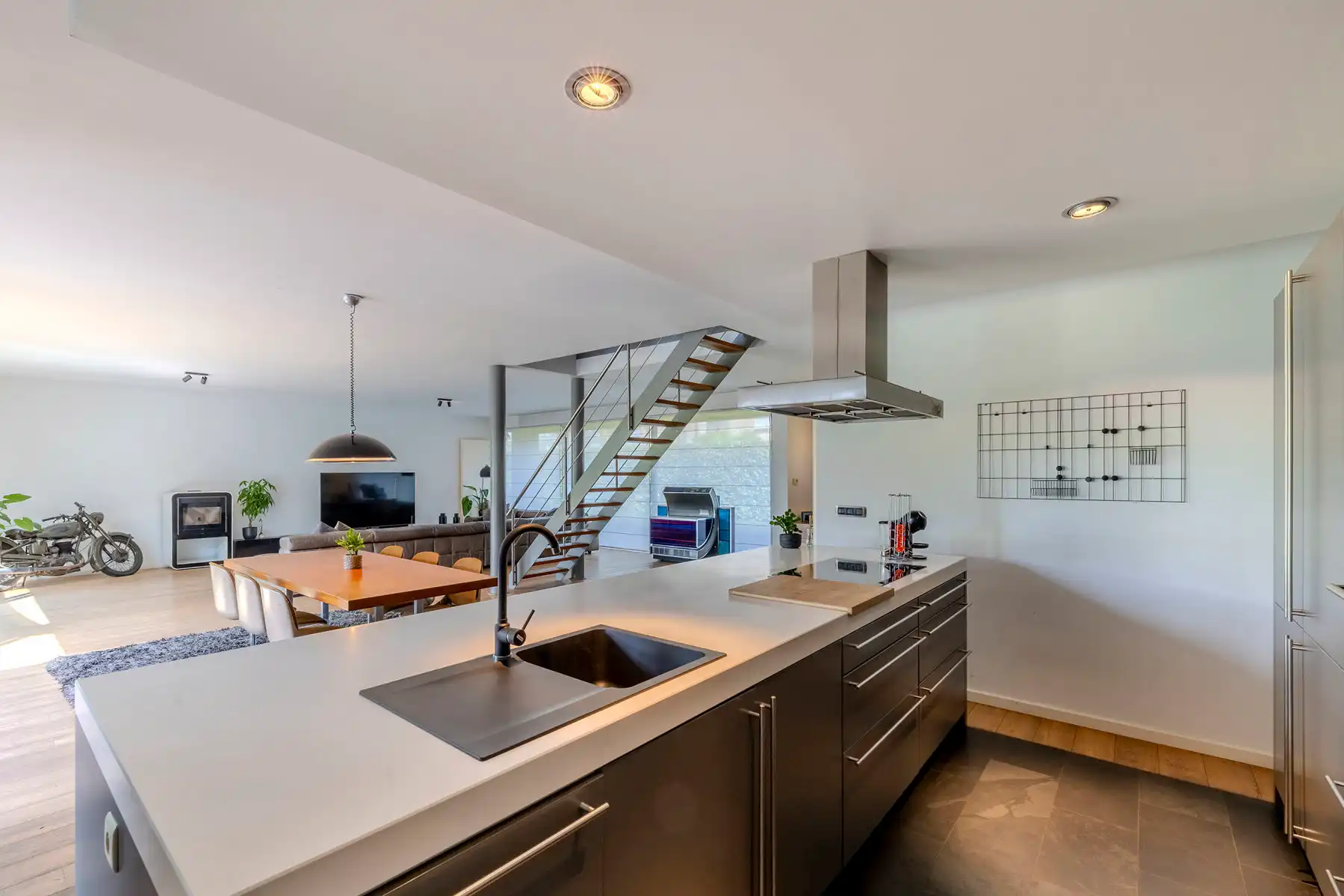 Moderne villa met zwembad op 1.282m² foto 37