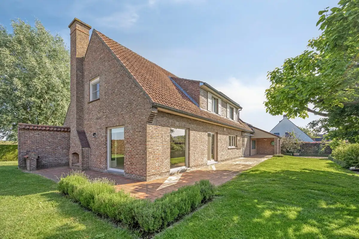 Kloeke villa met 4 slaapkamers en dubbele garage foto 23