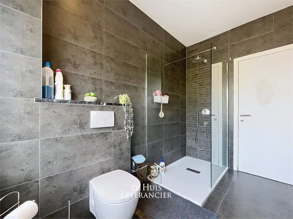 Prachtige, gerenoveerde woning met tuin en garage op toplocatie te koop in Mortsel! foto 27