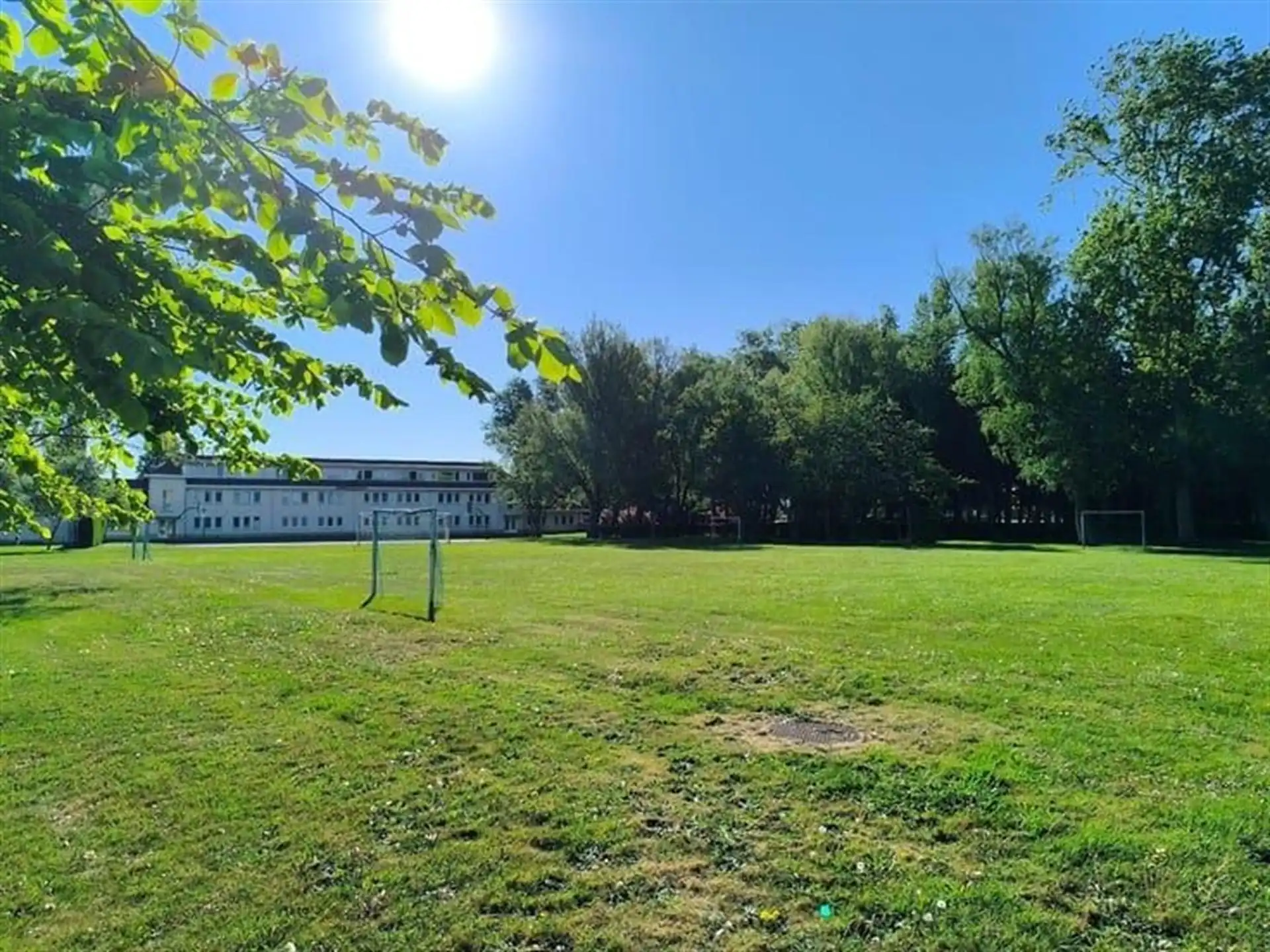 Ruim 2 slaapkamer appartement met zonnig terras.  foto 16