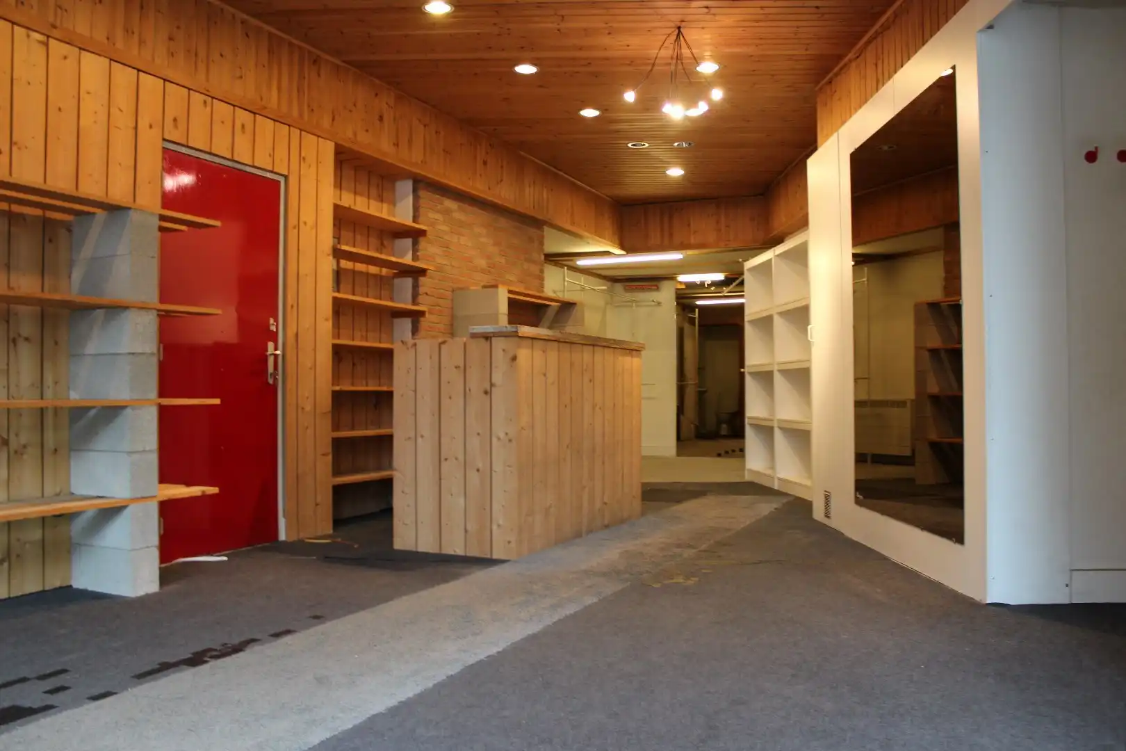 Commercieel handelspand Kerkstraat in het centrum Lommel foto 4