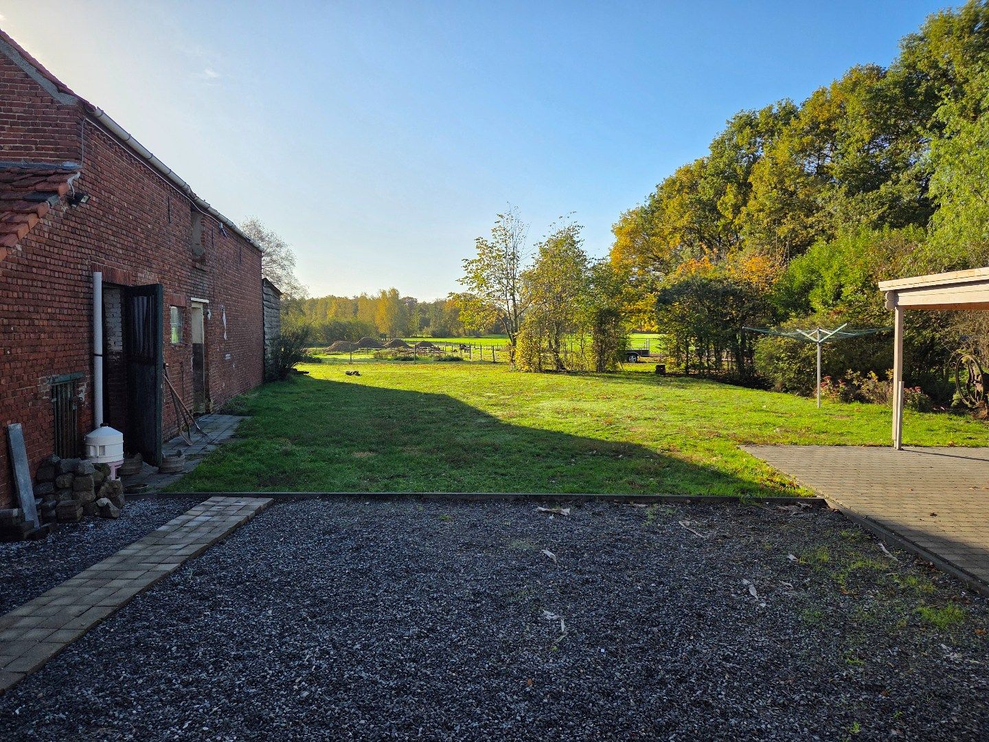 Woning met 3 slpks, schuur met 3 stallen en weiland op 2.288 m² nabij Geel-centrum ! foto 4