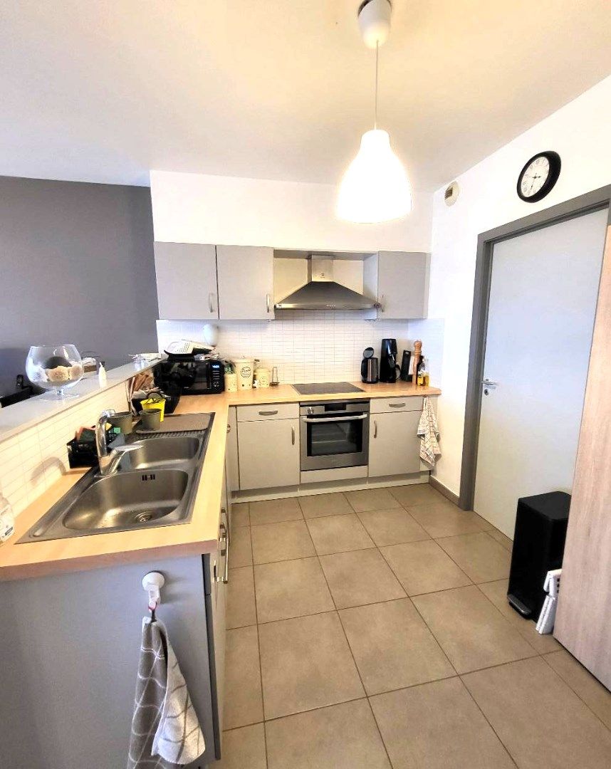 Schitterend appartement (3de verdieping) met ruim terras....buiten stadscentrum. foto 15