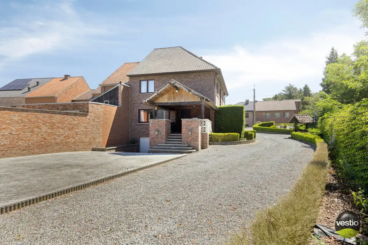 RUSTIG GELEGEN TIJDLOZE WONING MET 4 SLK EN RUIME TUIN. foto 35