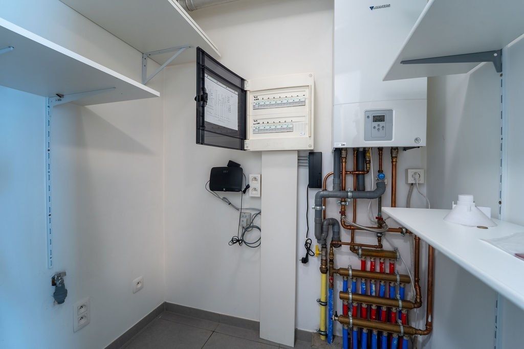GUNSTIG GELEGEN 2 SLAAPKAMER APPARTEMENT 94 M² MET ONDERGRONDSE AUTOSTANDPLAATS EN KELDERBERGING IN HET CENTRUM VAN ZOLDER foto 14