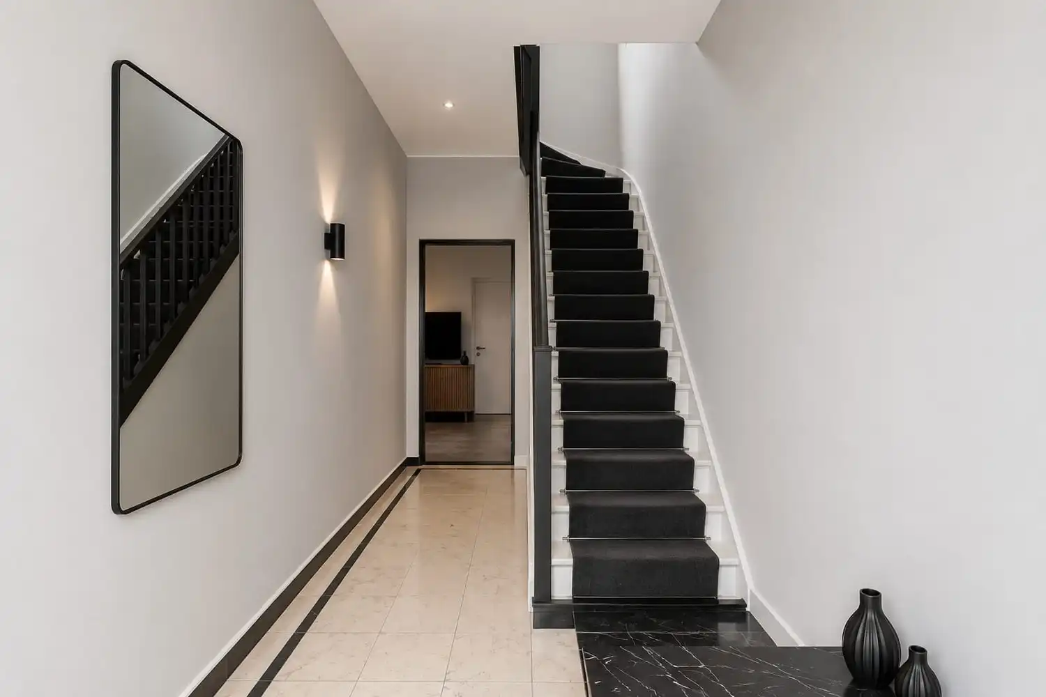 Instapklare woning met 4 slpkrs met gezellige stadstuin en garage foto 4