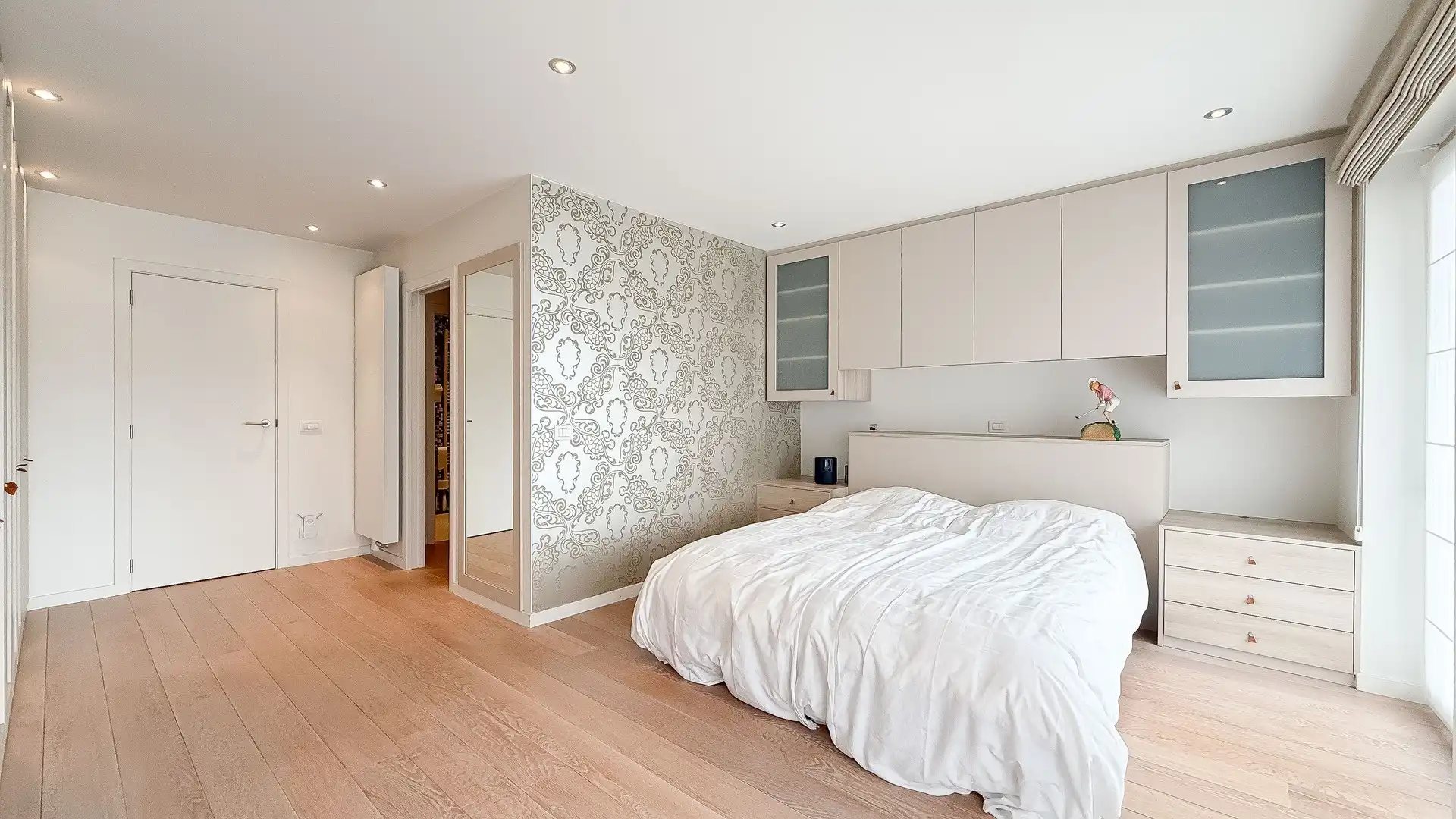 Ruim appartement van 163m² met 11 m² façade in de Dumortierlaan. foto 13