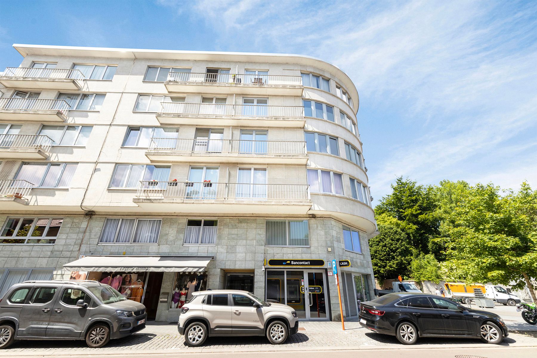 Stijlvol gerenoveerd appartement met 2 slaapkamers & kelder! foto 25