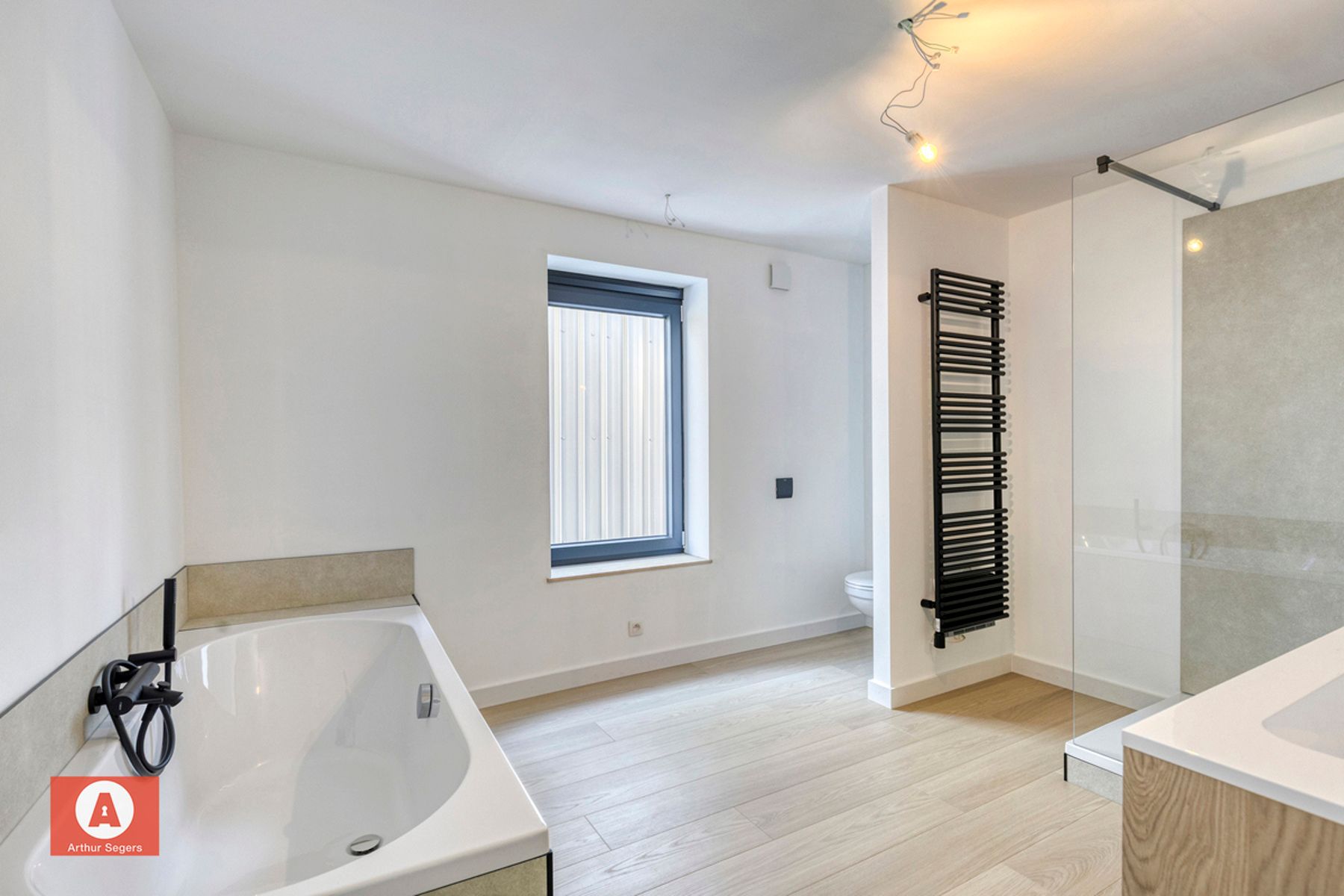 Totaal gerenoveerde woning met A-label foto 19