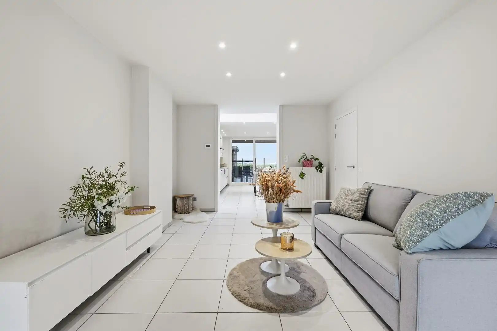 Luxueus gerenoveerde gezinswoning met uitweg, EPC B en 3 slaapkamers foto {{pictureIndex}}