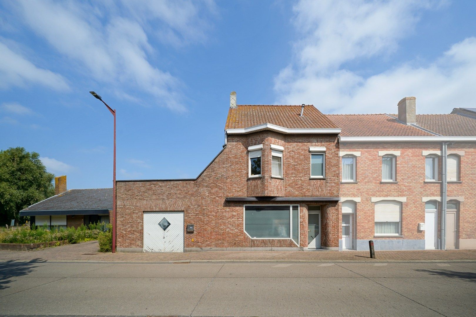 Ruime woning met garage en werkplaats te Zandvoorde foto 3