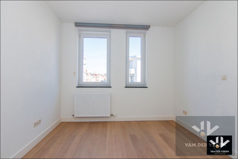 Lichtrijk, energiezuinig en instapklaar 2-slaapkamerappartement met ruim, uitnodigend en zuid-gericht terras op wandelafstand van het centrum foto 7