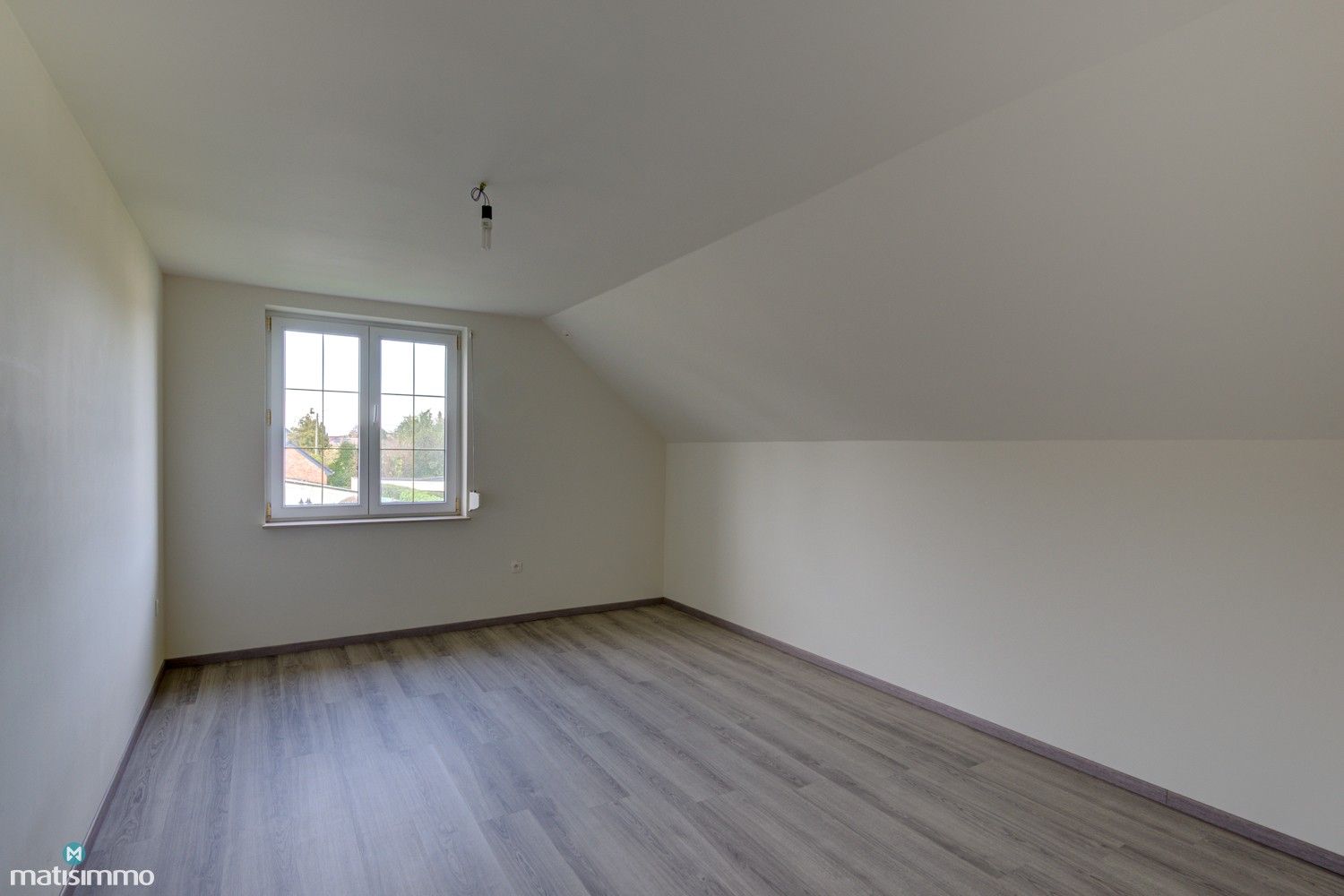 UITZONDERLIJK RUIME WONING MET 5 SLAAPKAMERS EN ONDERHOUDSVRIENDELIJKE TUIN TE MOPERTINGEN foto 28