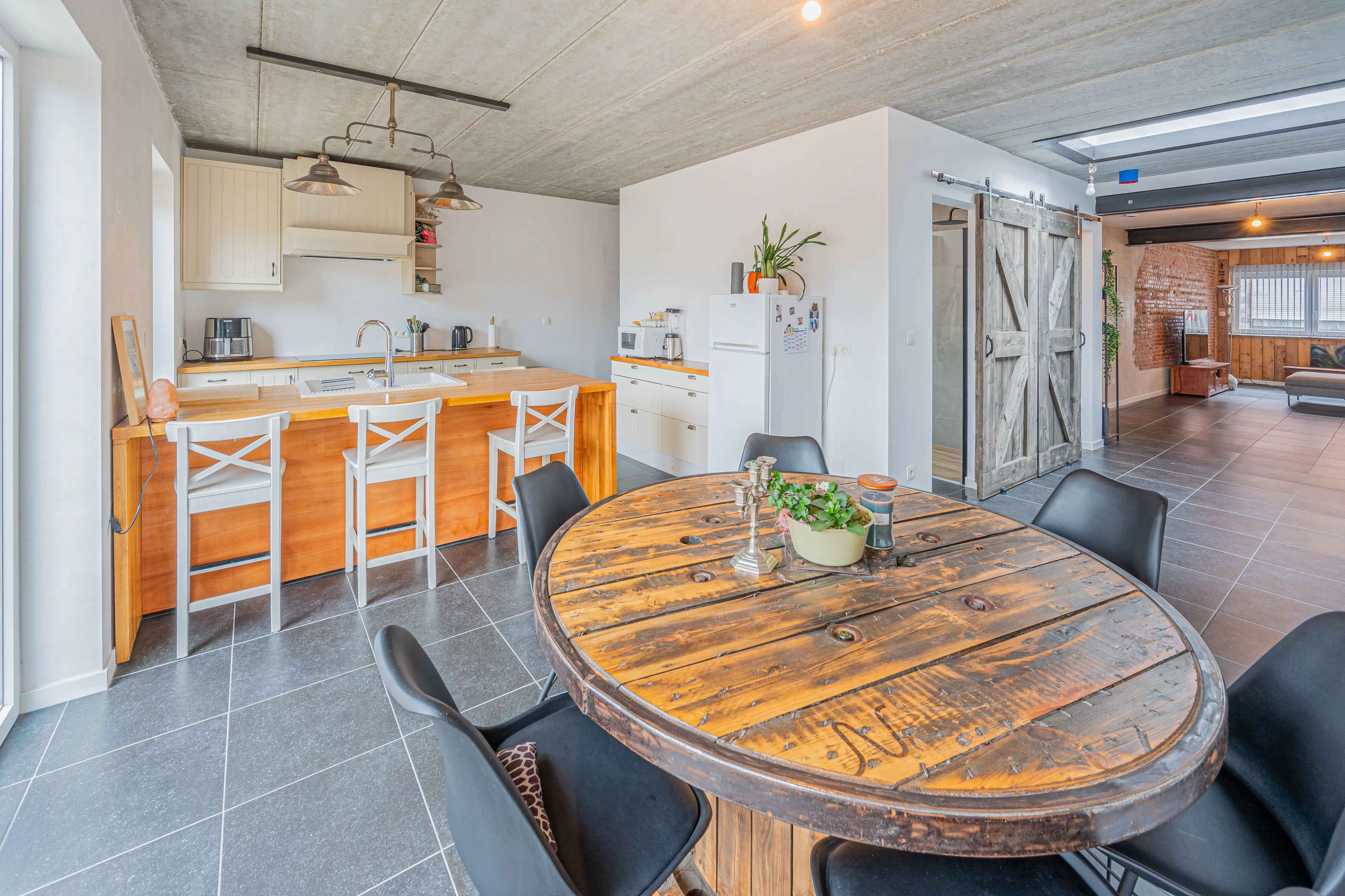 Ruime gezinswoning met potentieel tot 5 slaapkamers en tuin foto 4