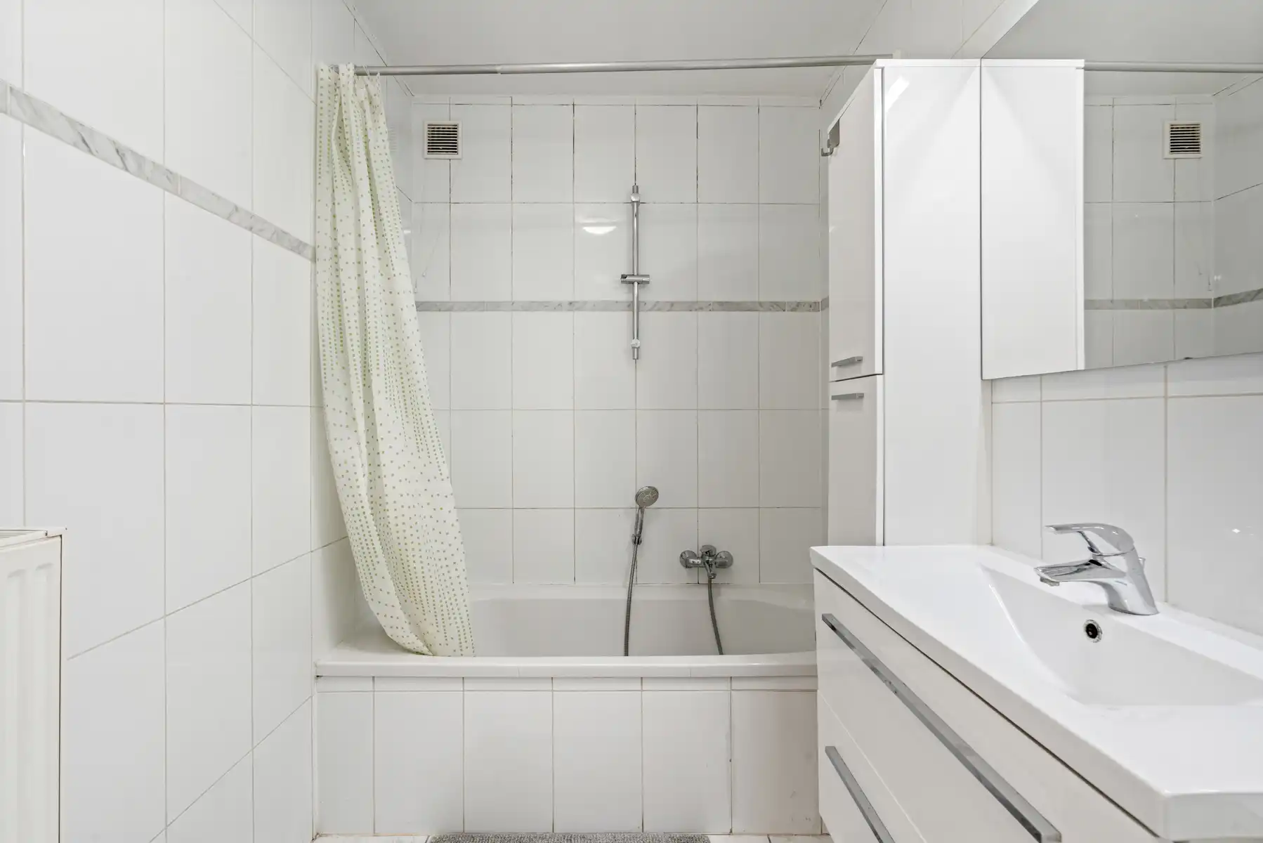 Gelijkvloers appartement 2 slaapkamers + terras + parking foto 11