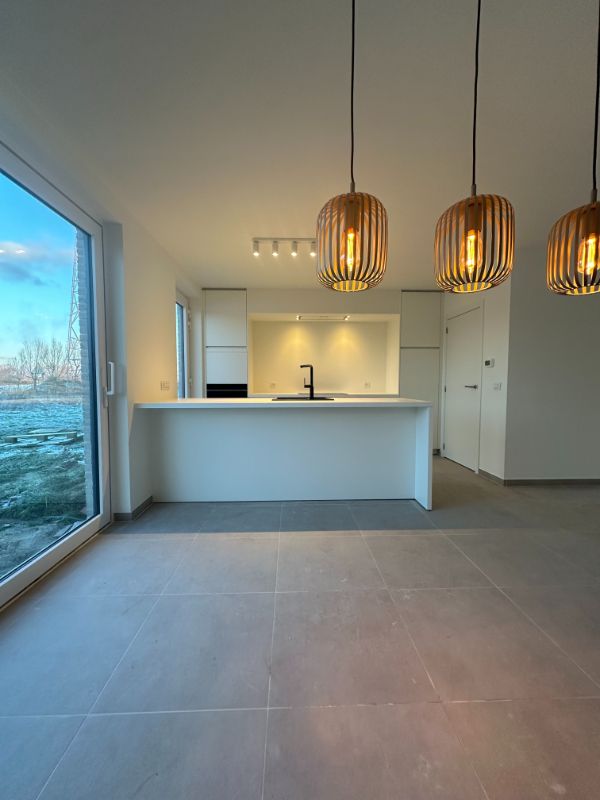 Instapklare nieuwbouwwoning met zonnige tuin te Roeselare foto 3