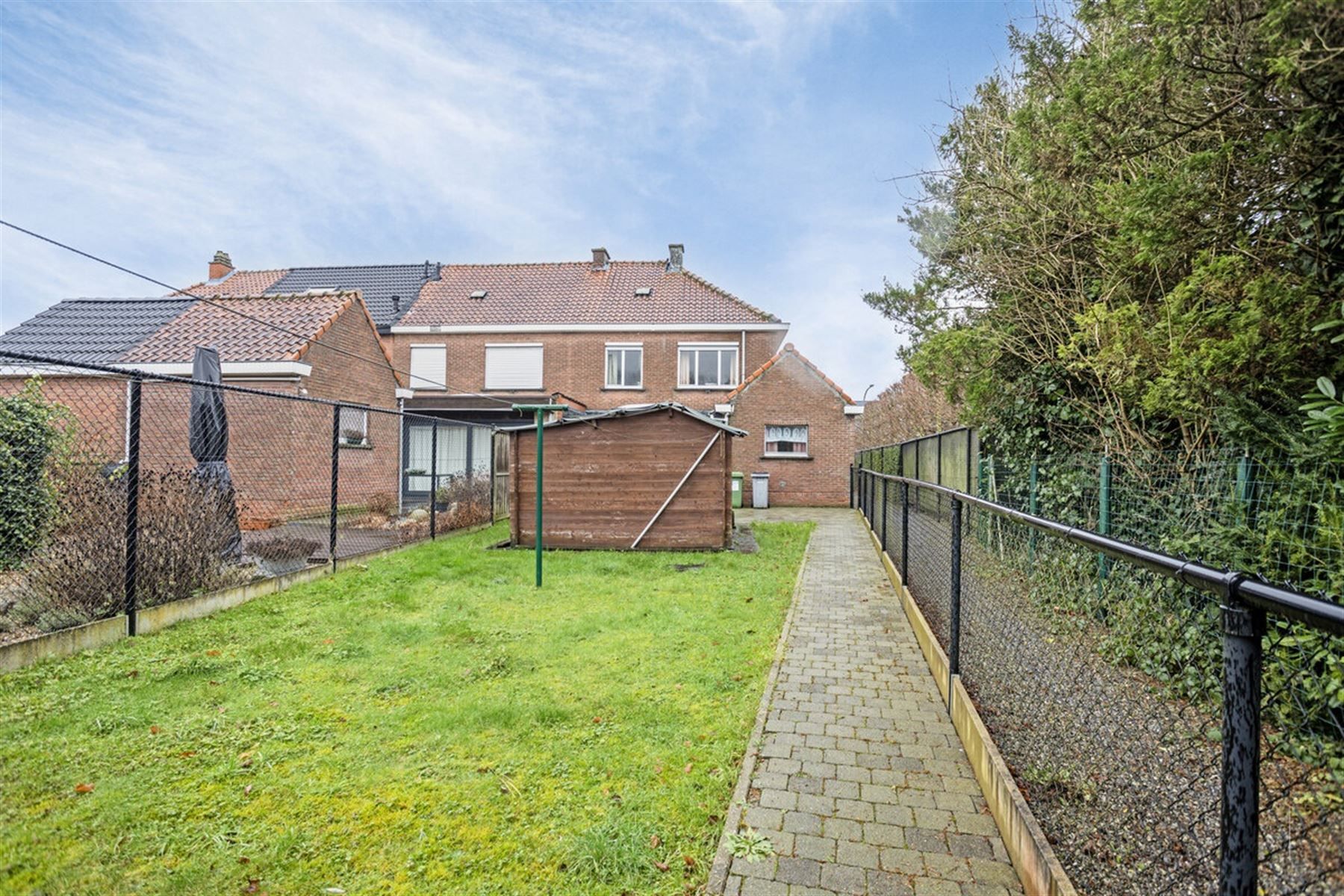 Halfopen bebouwing met 3 slaapkamers - op te frissen foto 21