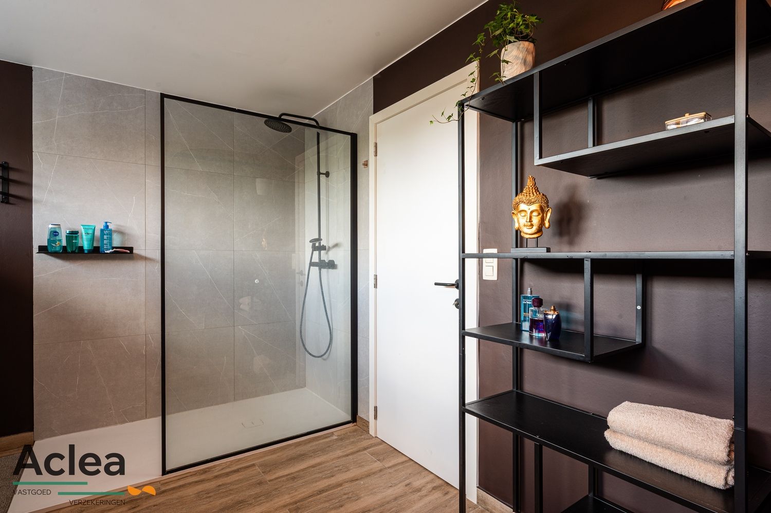 Stijlvolle, ruime woonst op een mooi perceel foto 26