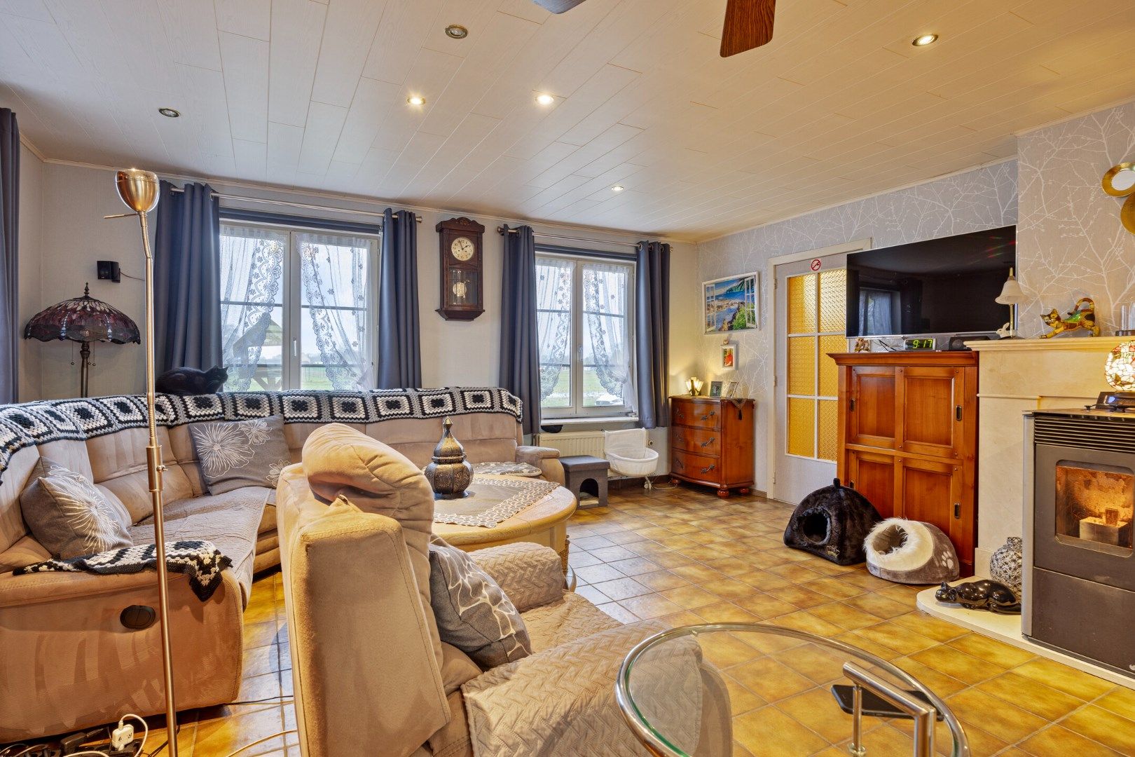 Ruime woning met 7 slpks, rustig en landelijk gelegen op 2.336m² nabij het centrum ! foto 4