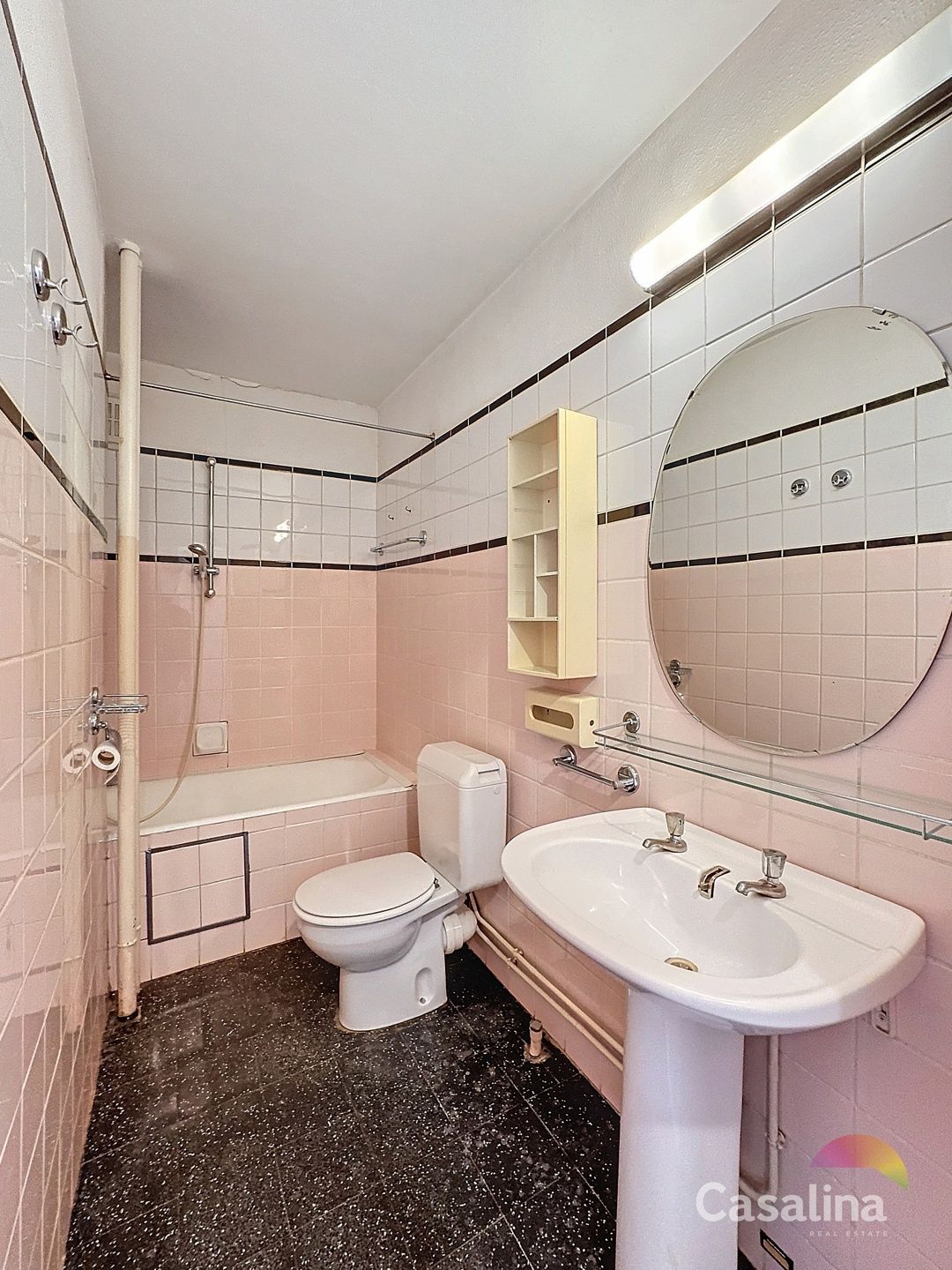 Studio 35m² met terras, kelder en parking te koop foto 6