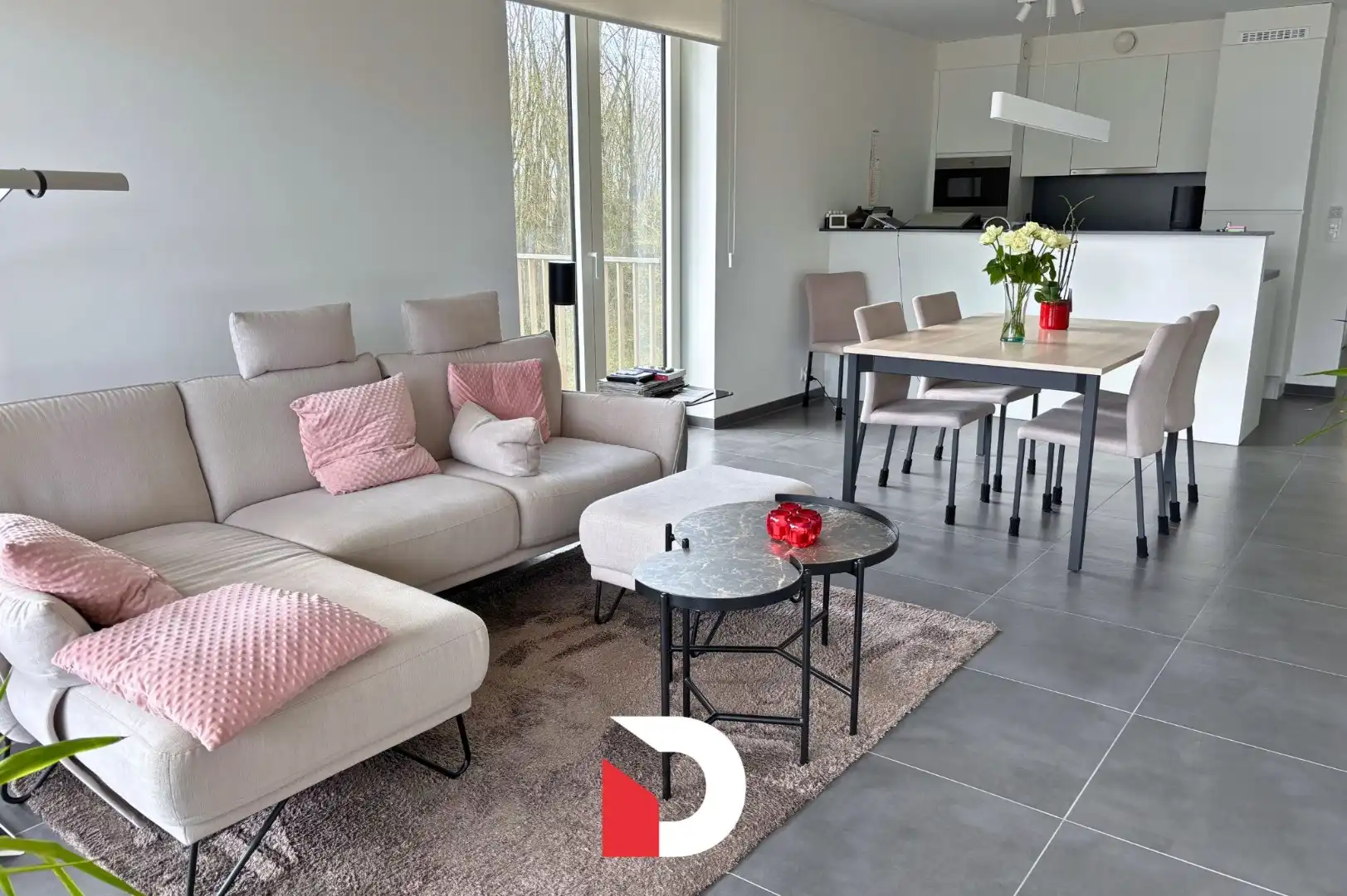 Recent appartement met 2 slaapkamers en zeer aangenaam hoekterras foto 5