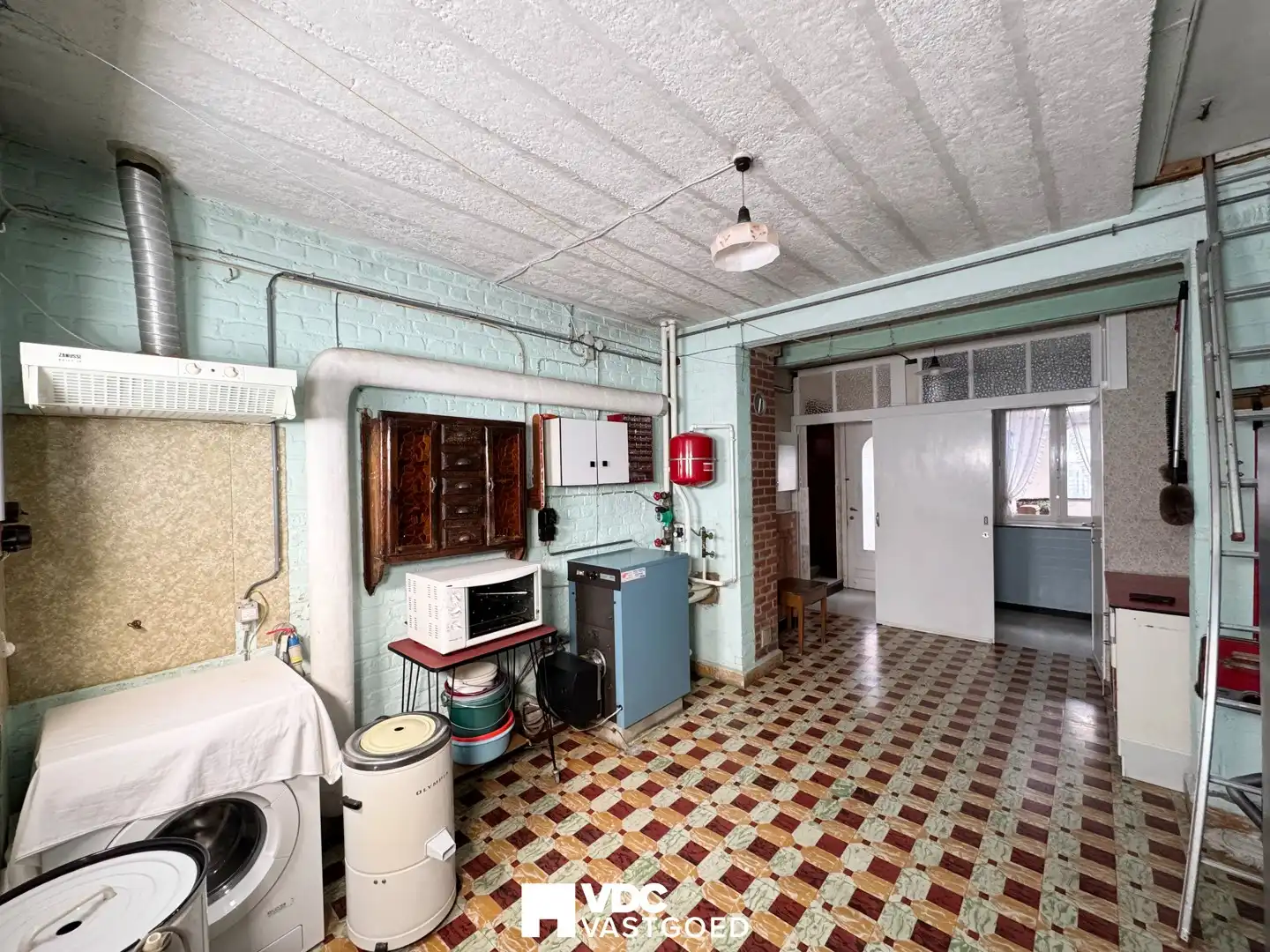 Charmante te renoveren woning met tuin, garage en sterk investeringspotentieel foto 6