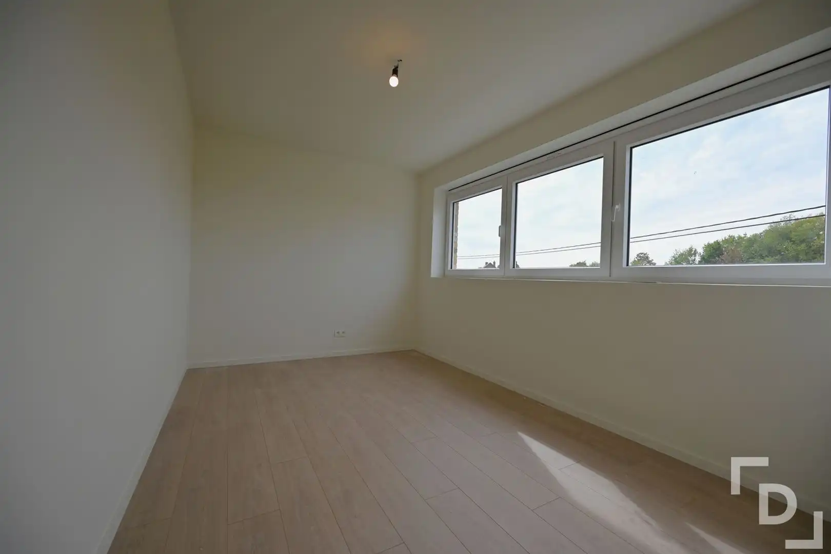 Afgewerkte nieuwbouwwoning  in hartje Proven. foto 11