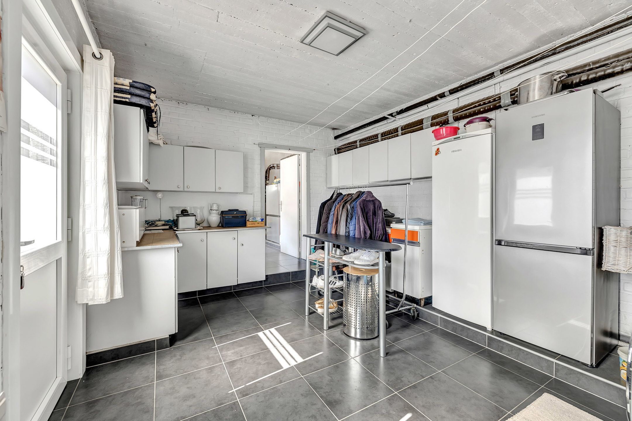 Ruime woning met praktijkruimte in rustige straat te Okegem foto 15