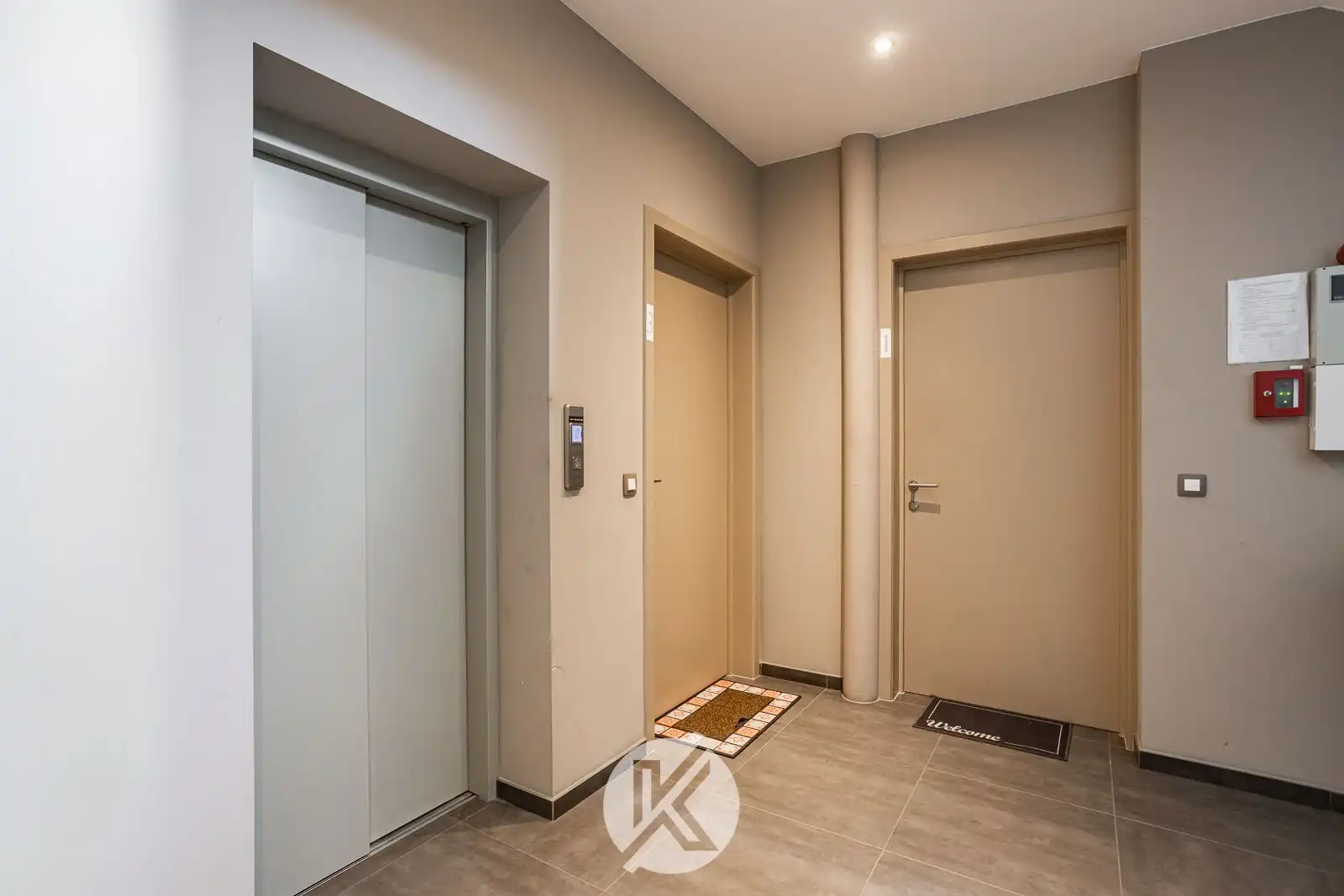 Stijlvol appartement met 2 garages foto 6