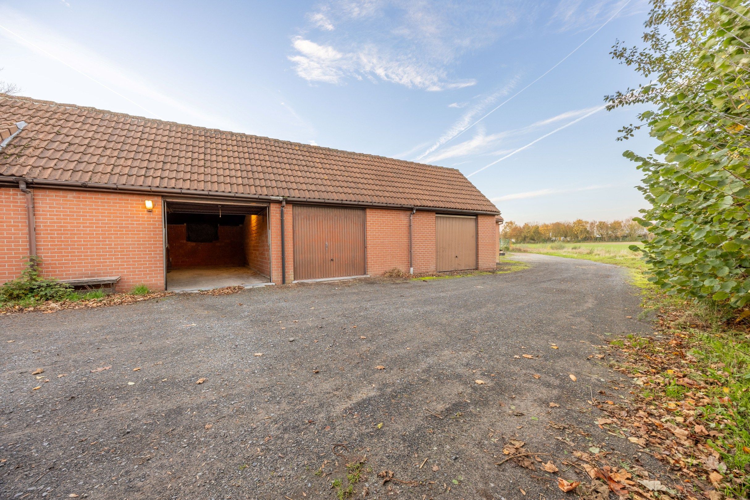 Gezinswoning met uitweg en garage foto 16
