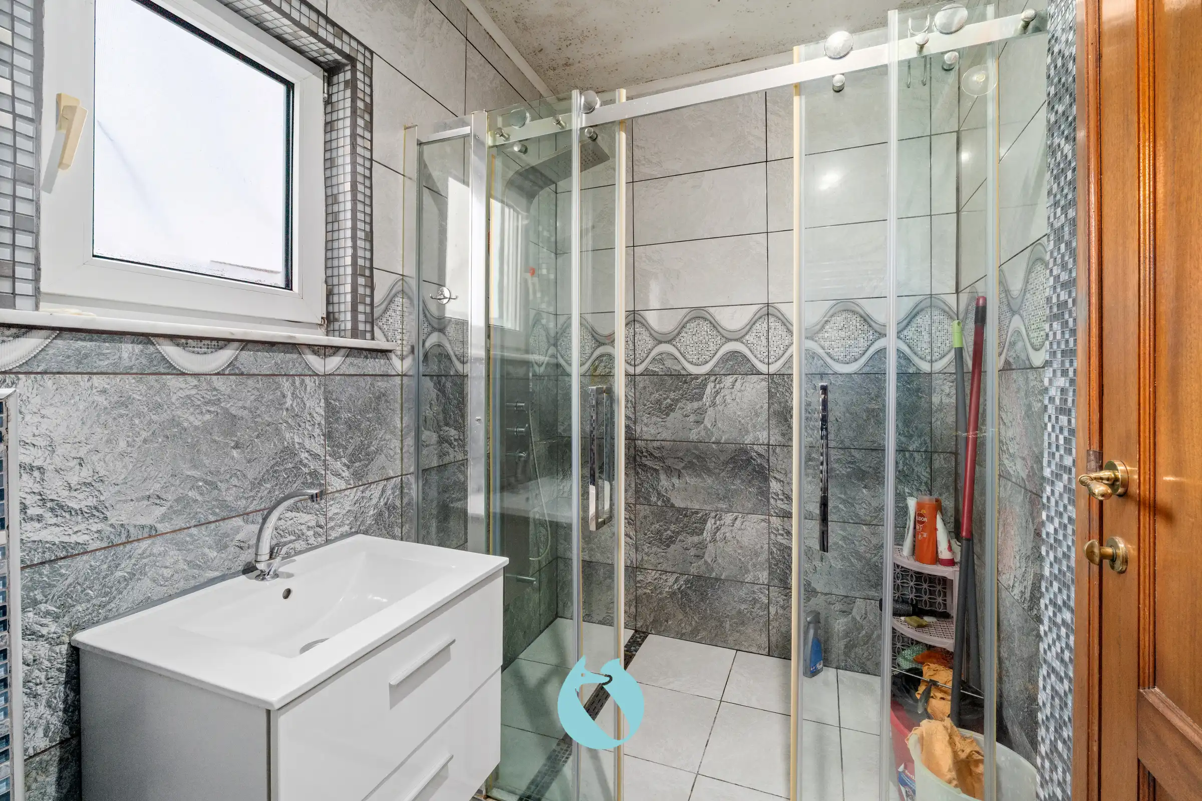 Statig gebouw bestaande uit meerdere units nabij het centrum foto 24