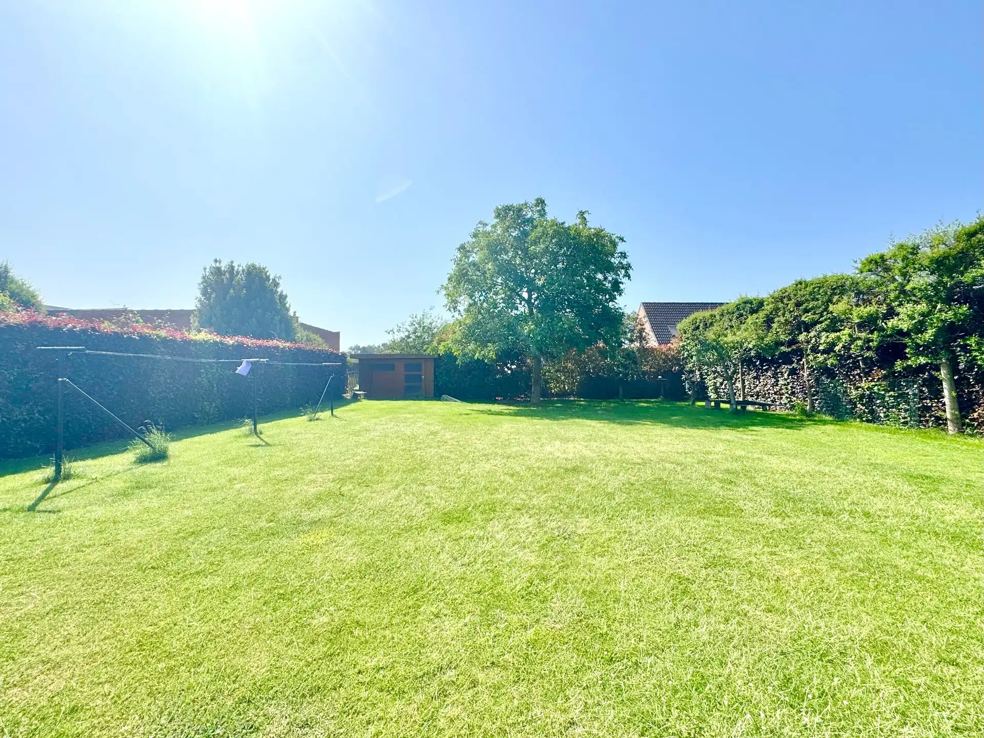 BREDE GEVEL- WOONST| HANDELSGELIJKVLOERS OF KANTOOR| DUBBELE GARAGE | TUIN |1.055 M² foto 43