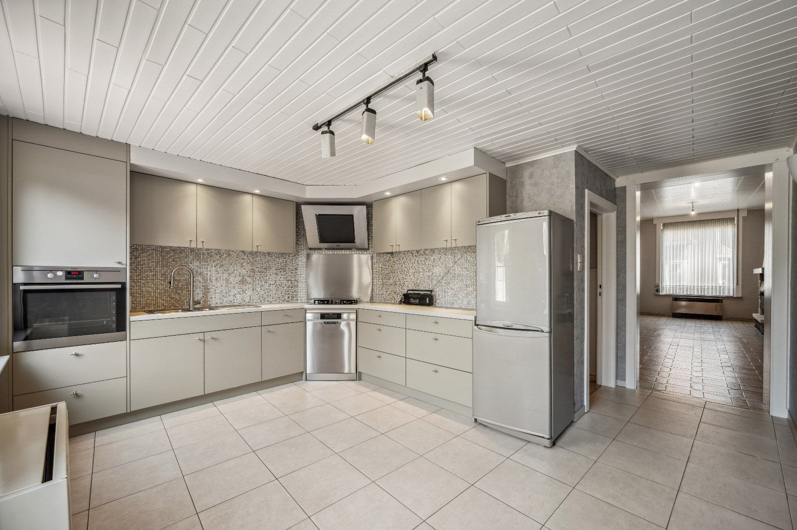 Gezinswoning met 3 slaapkamers en tuin foto 4
