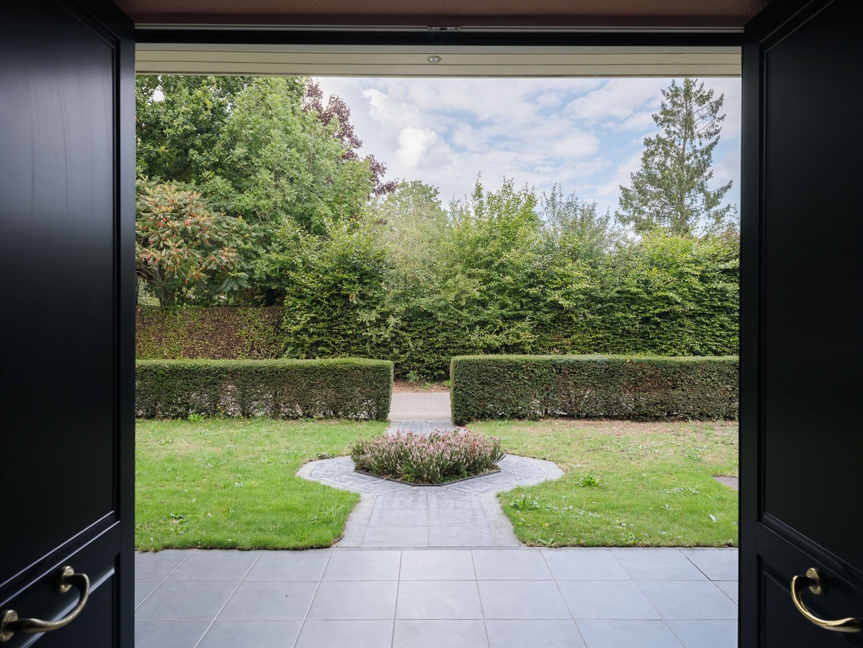 Ruime villa in residentiële, rustige omgeving foto 4