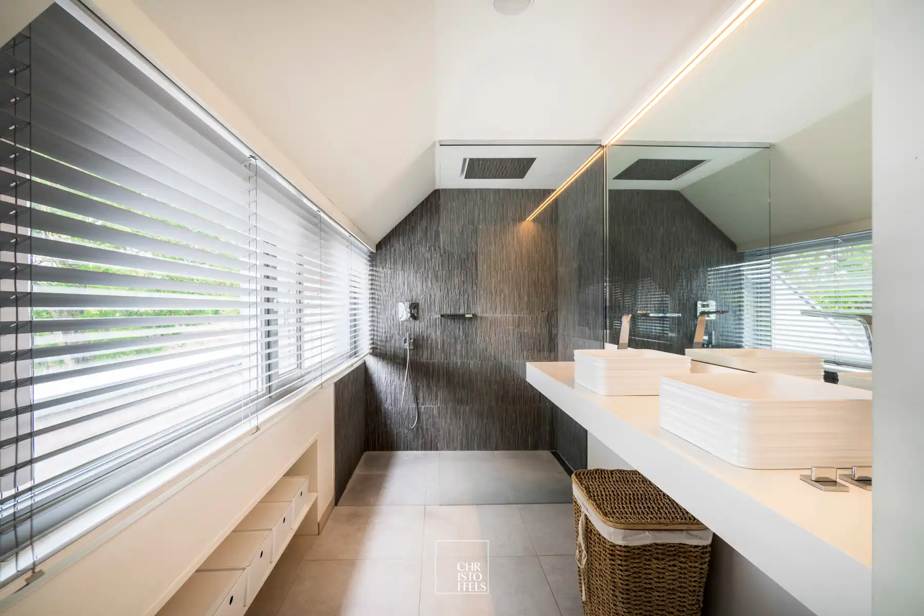 Luxe afgewerkte stadswoning in Oud Rekem foto 11